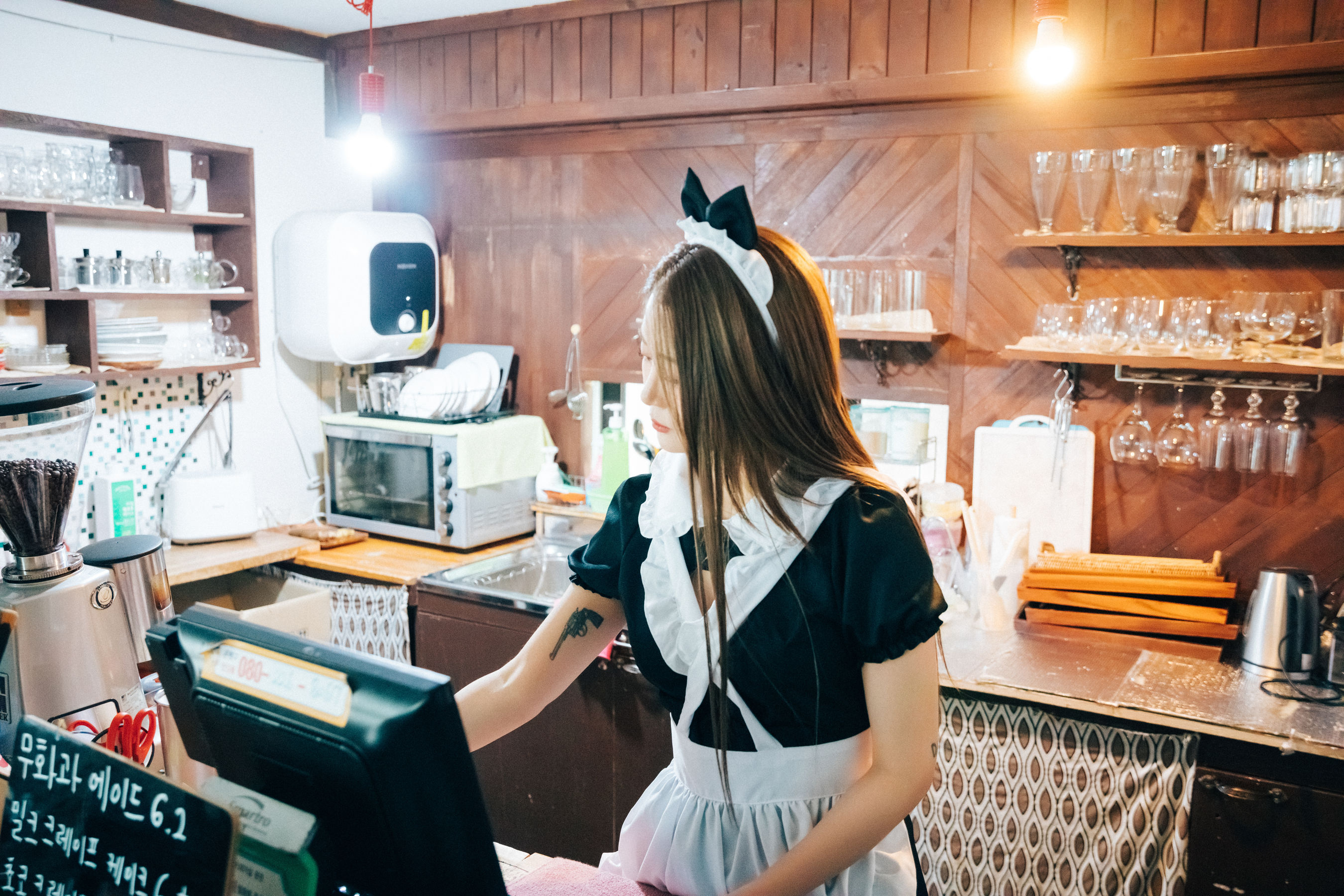 [LOOZY] Bomi - Maid cafe/(174P)