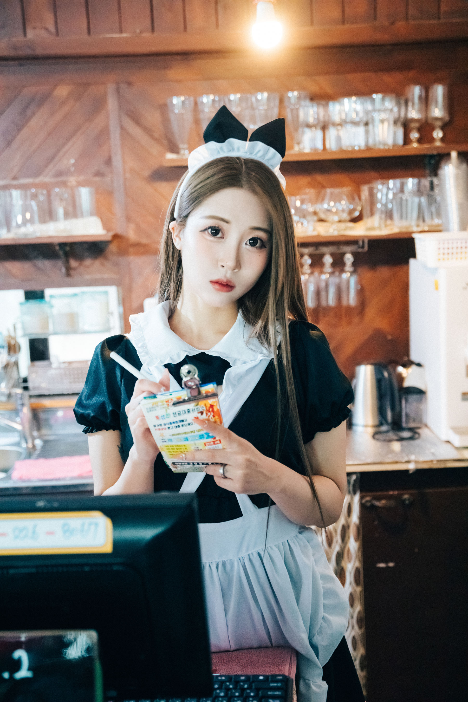 [LOOZY] Bomi - Maid cafe/(174P)