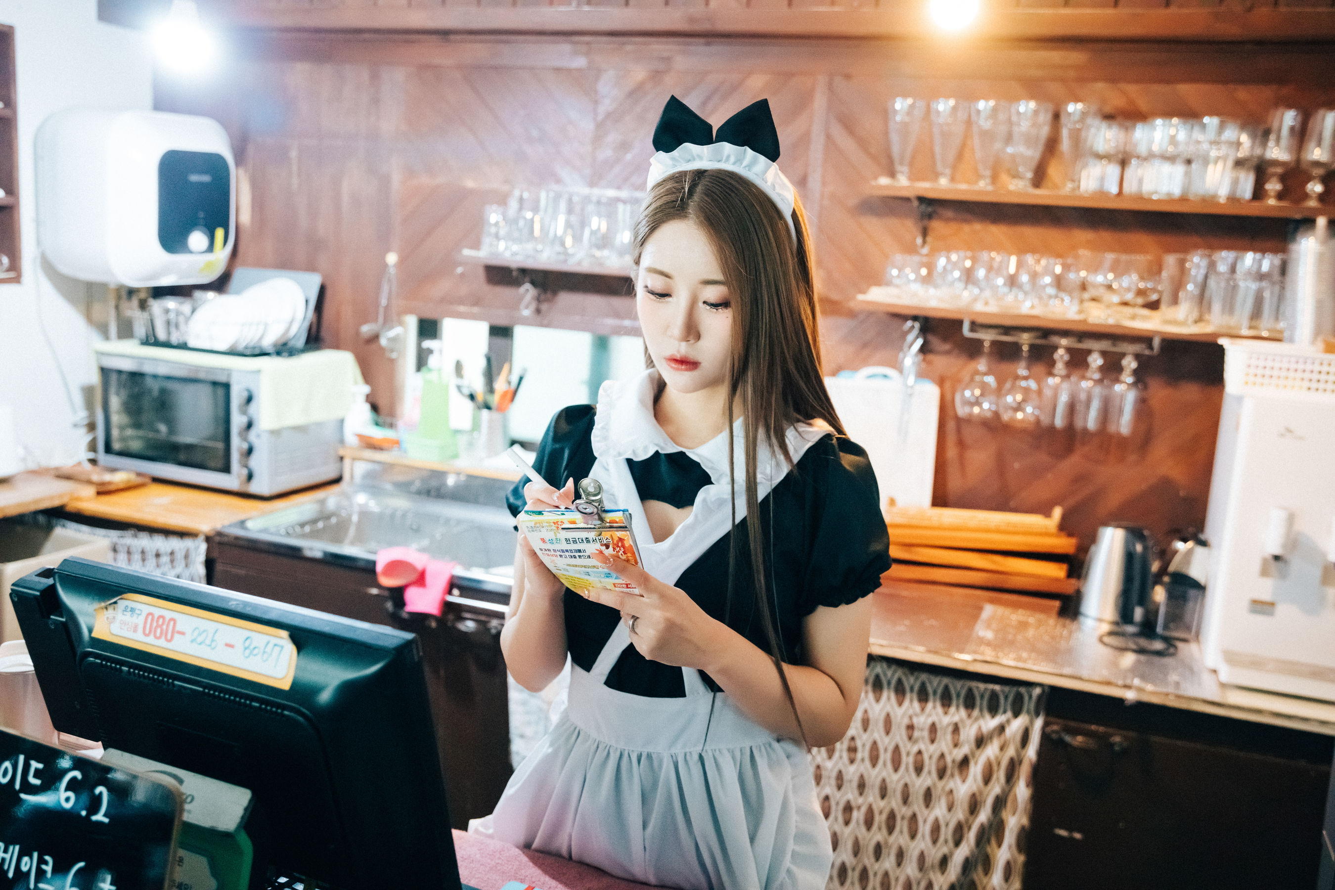 [LOOZY] Bomi - Maid cafe/(174P)