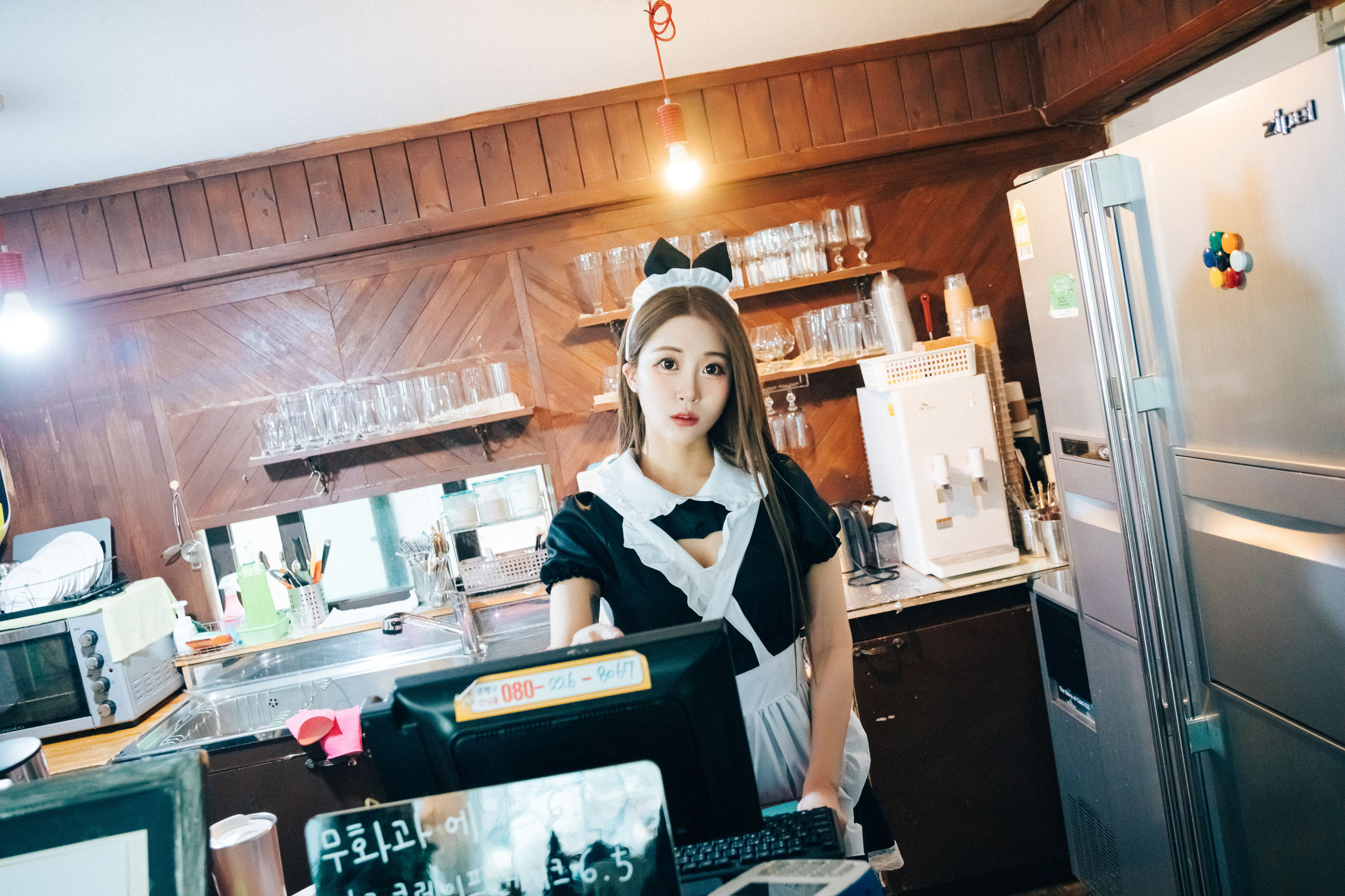 [LOOZY] Bomi - Maid cafe/(174P)