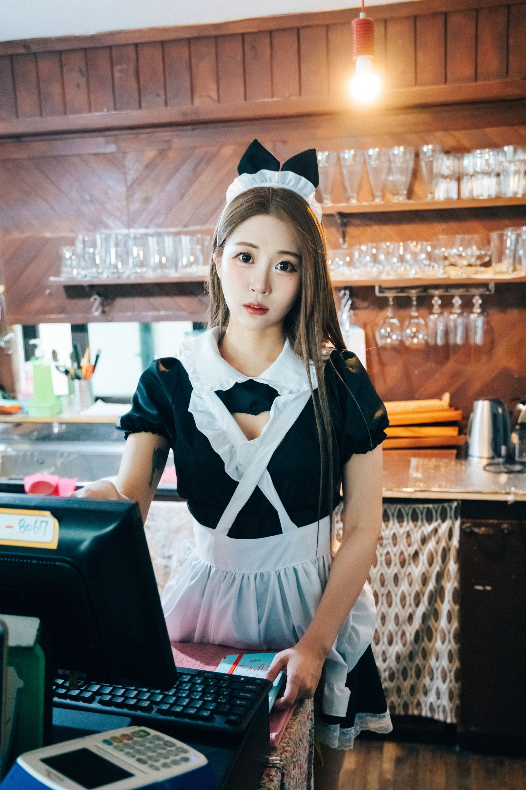 [LOOZY] Bomi - Maid cafe/(174P)