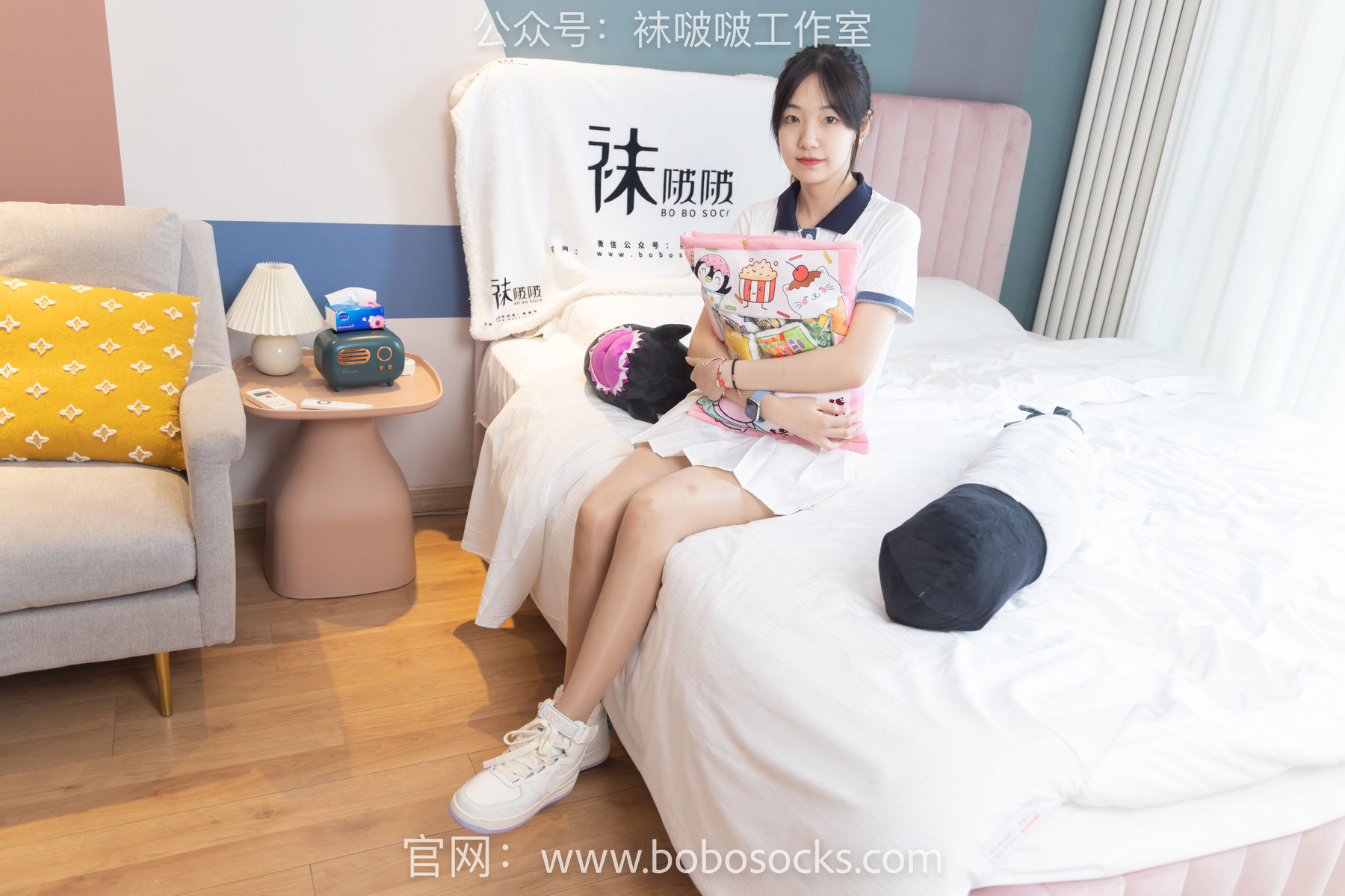 BoBoSocks袜啵啵 No.096 小甜豆-板鞋、白棉袜、油亮肉丝/(145P)