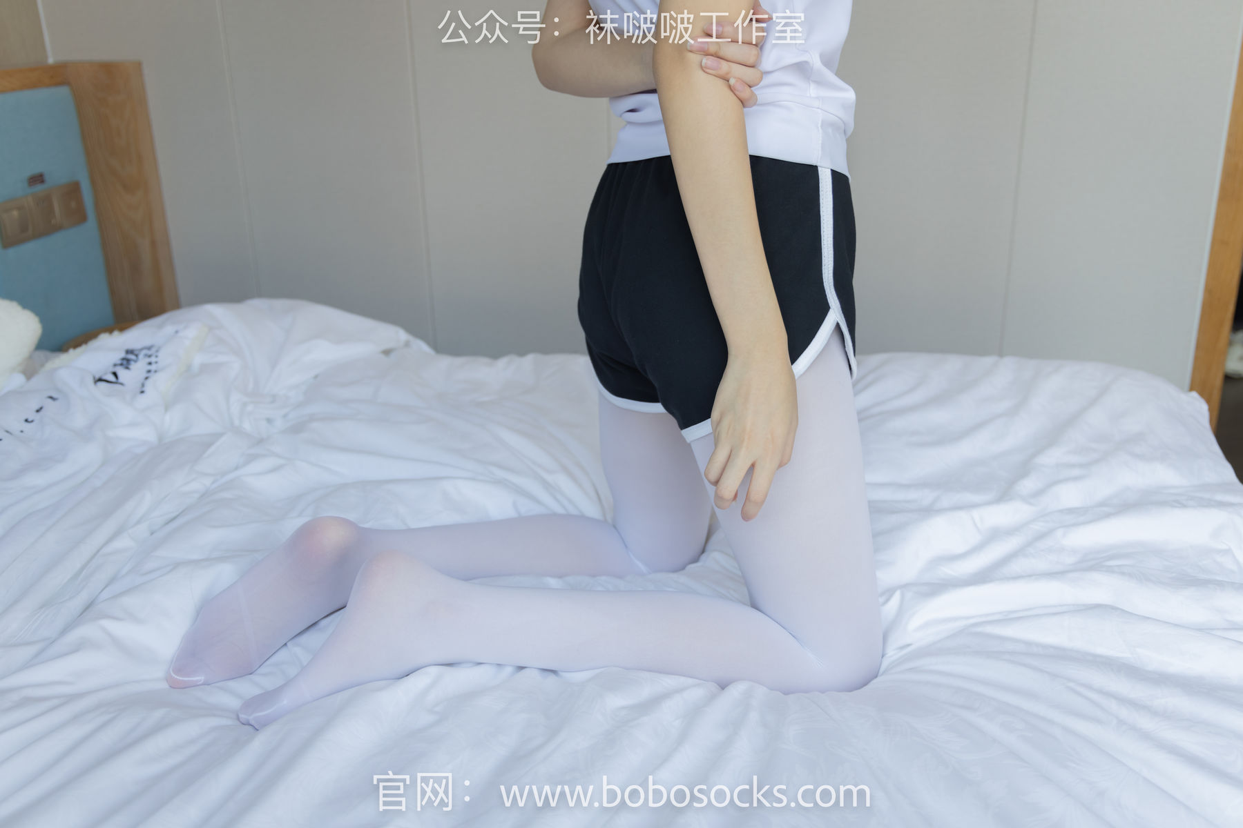 BoBoSocks袜啵啵 No.108 小甜豆-皮鞋、厚白丝、踩奶油蛋糕剧情/(137P)