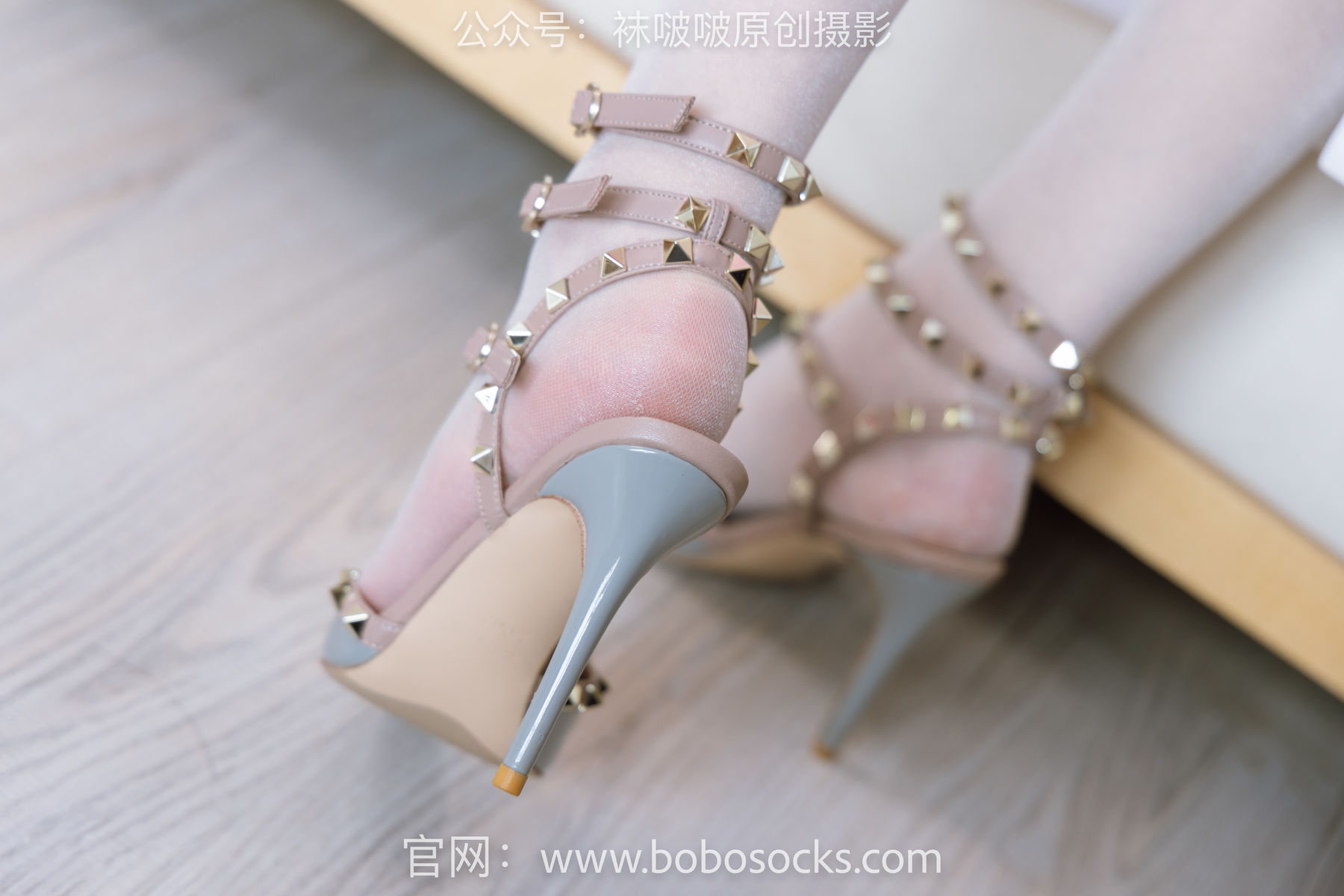 BoBoSocks袜啵啵 No.154 小甜豆-两双高跟鞋、珠光白丝、女仆装/(200P)