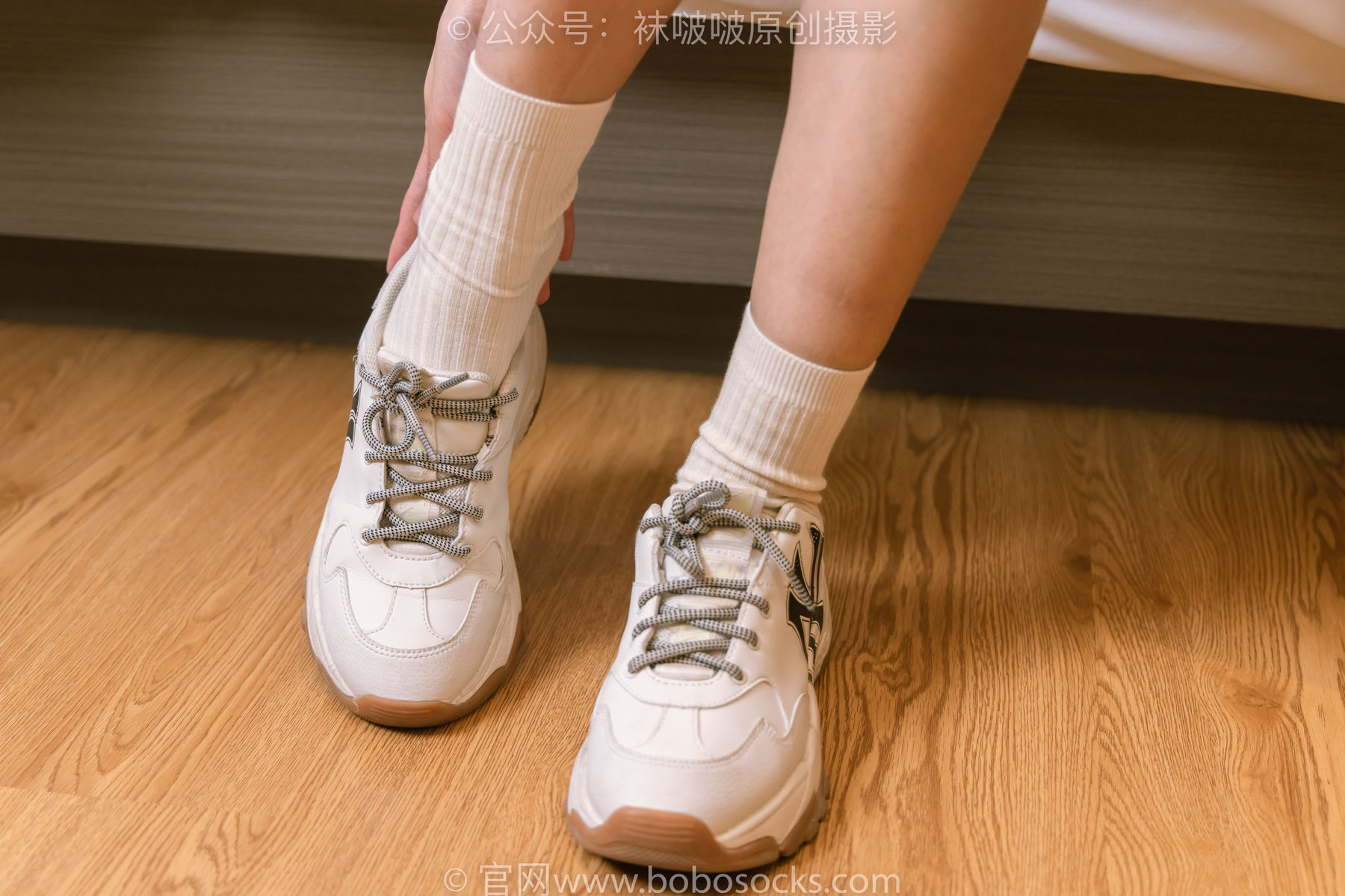 BoBoSocks袜啵啵 No.176 小安-运动鞋、白棉袜、裸足/(139P)