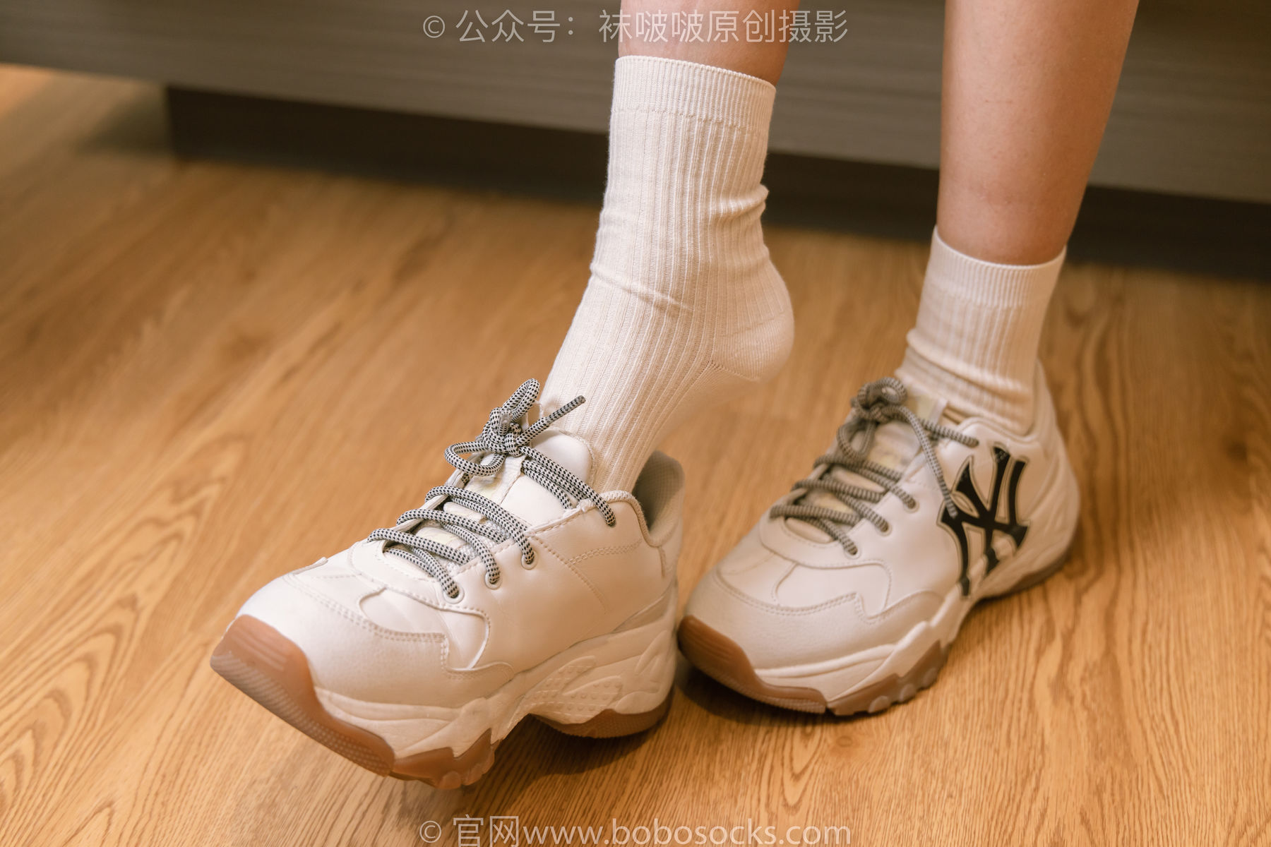 BoBoSocks袜啵啵 No.176 小安-运动鞋、白棉袜、裸足/(139P)