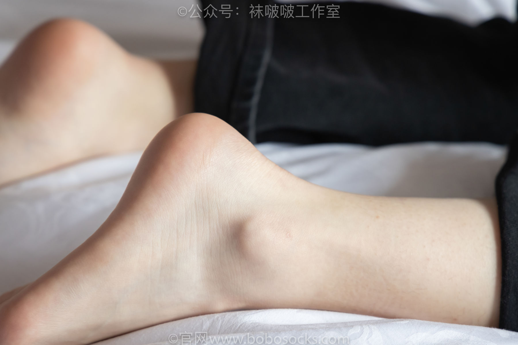 BoBoSocks袜啵啵 积分限定作品007 熊熊-运动鞋、白棉袜、裸足/(134P)