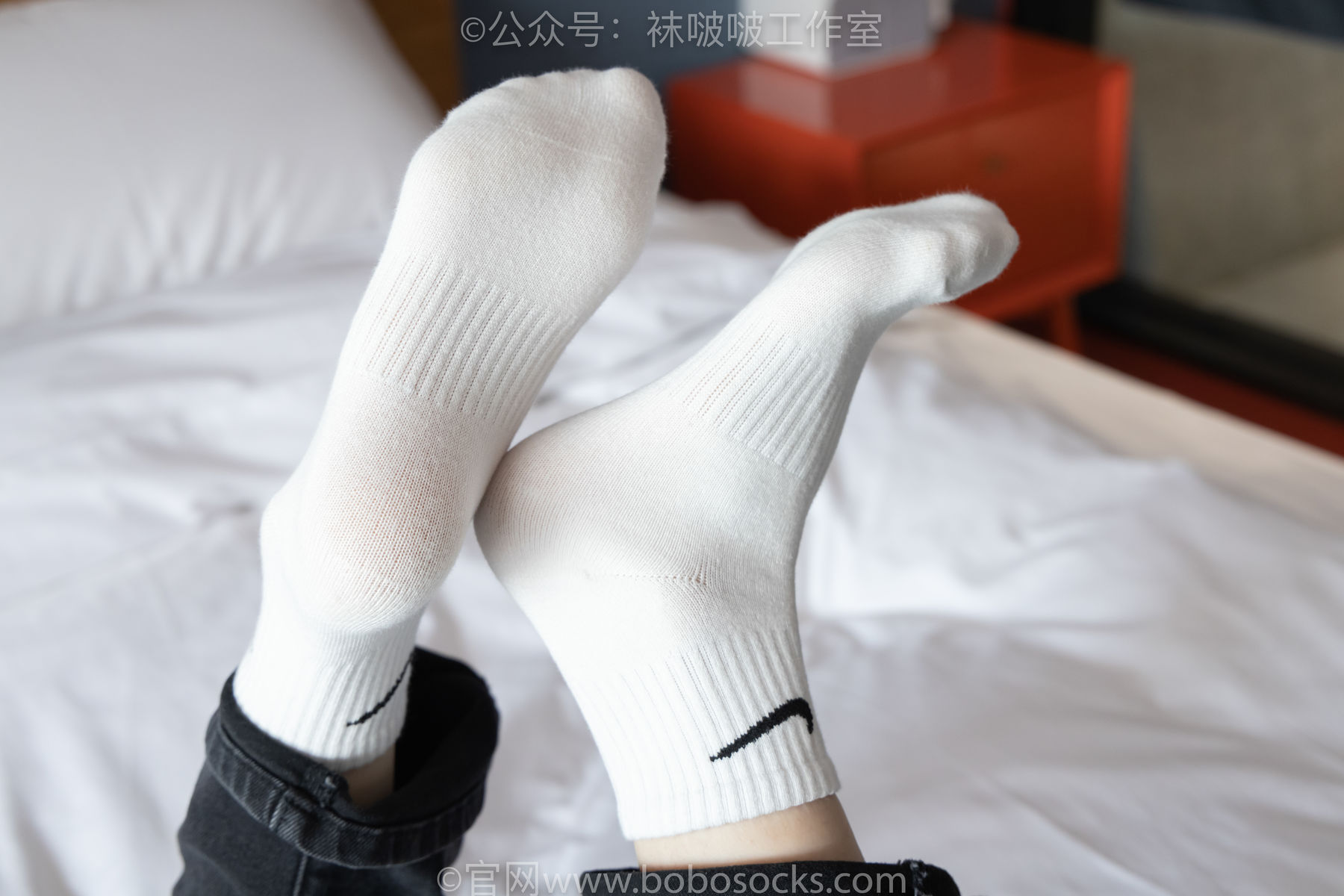 BoBoSocks袜啵啵 积分限定作品007 熊熊-运动鞋、白棉袜、裸足/(134P)