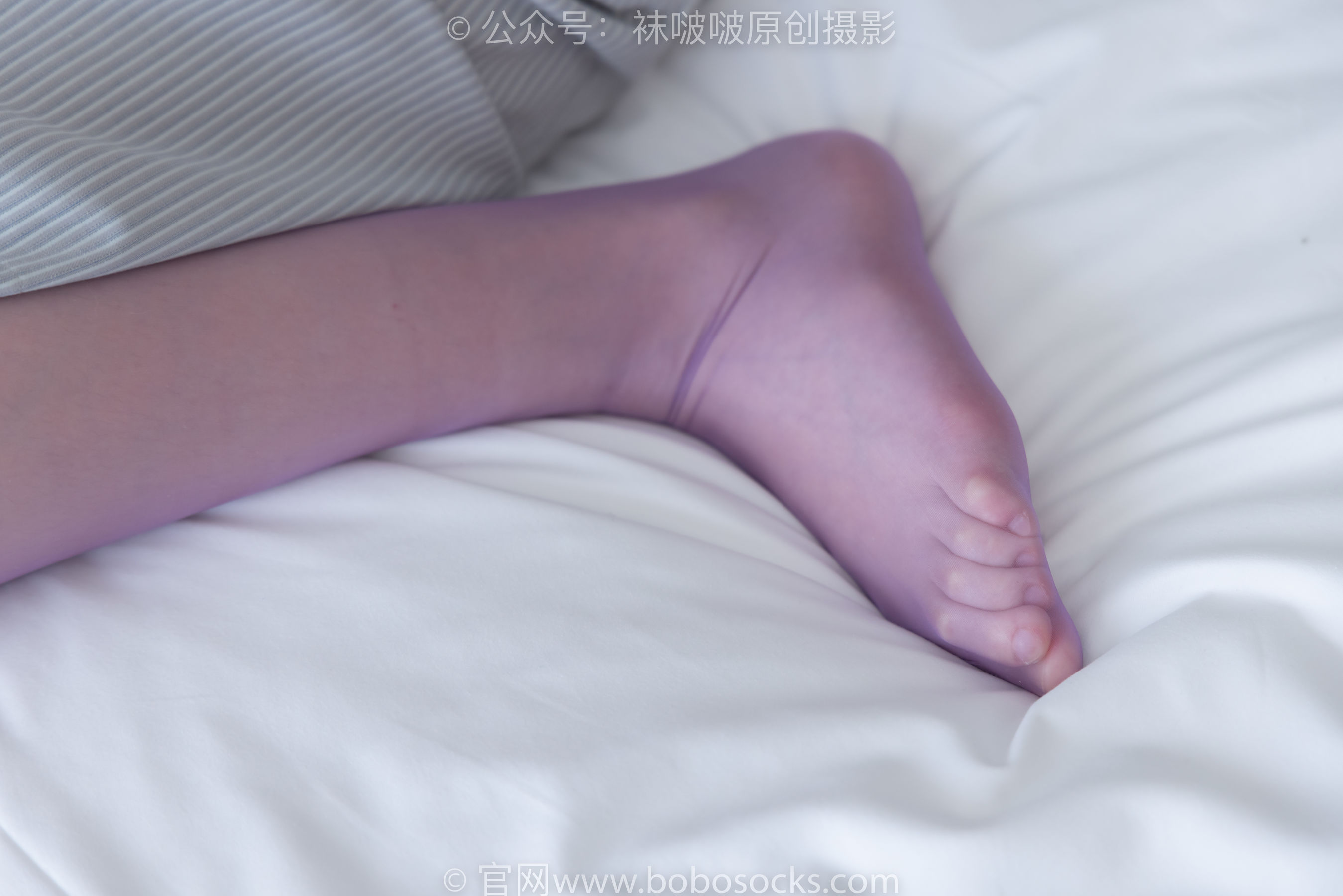 BoBoSocks袜啵啵 No.205 小甜 豆-白色高跟鞋、紫色油亮丝袜/(140P)