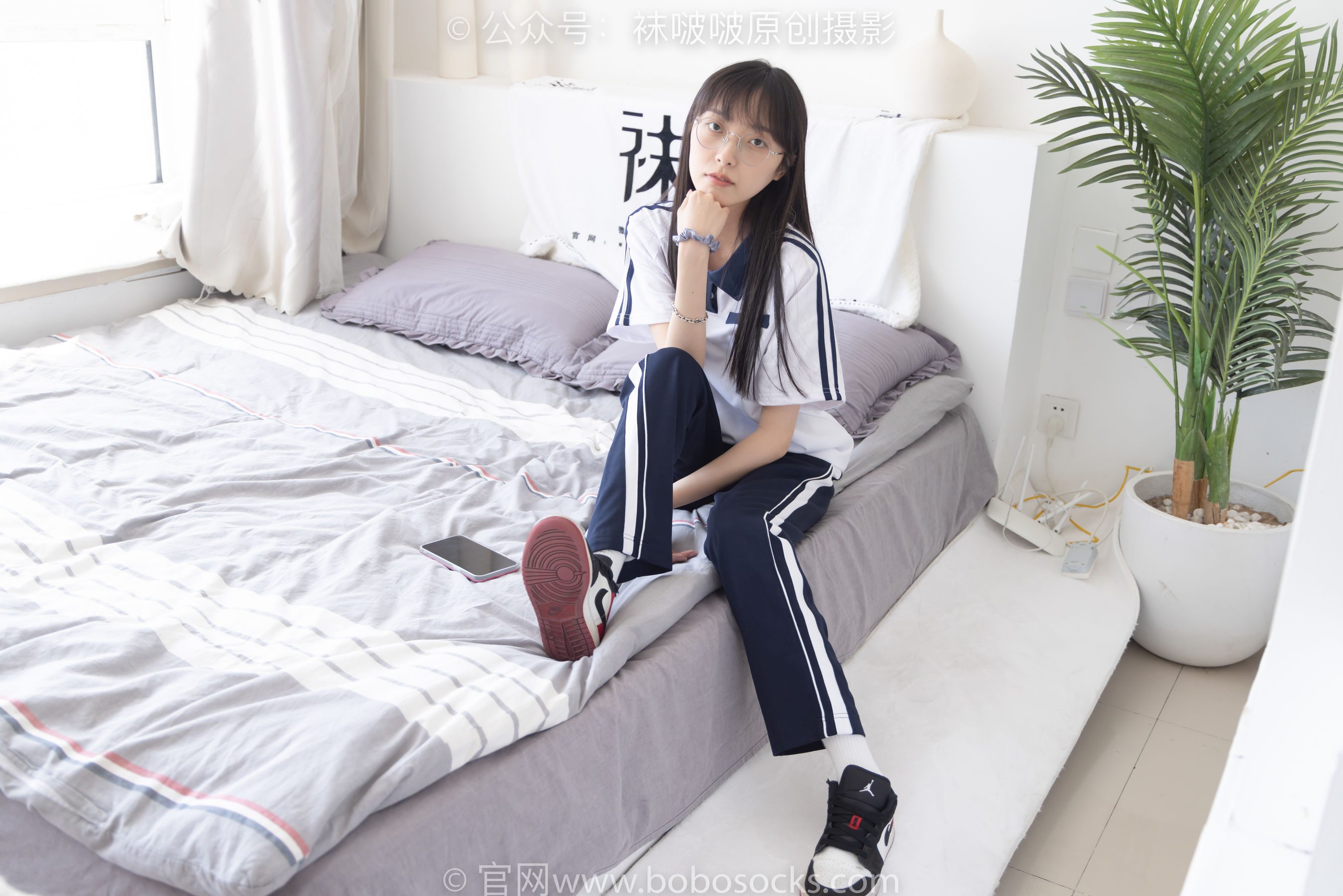 BoBoSocks袜啵啵 No.207 稚予 -aj板鞋、白棉袜、油亮白丝、校服裤里丝/(140P)