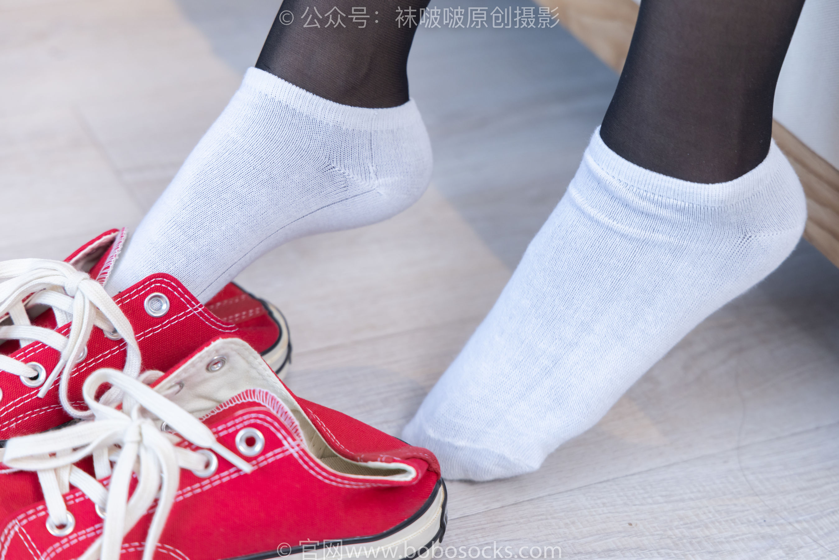 BoBoSocks袜啵啵 No.208 小沫 -红色匡威板鞋、短筒白棉袜、黑丝/(146P)