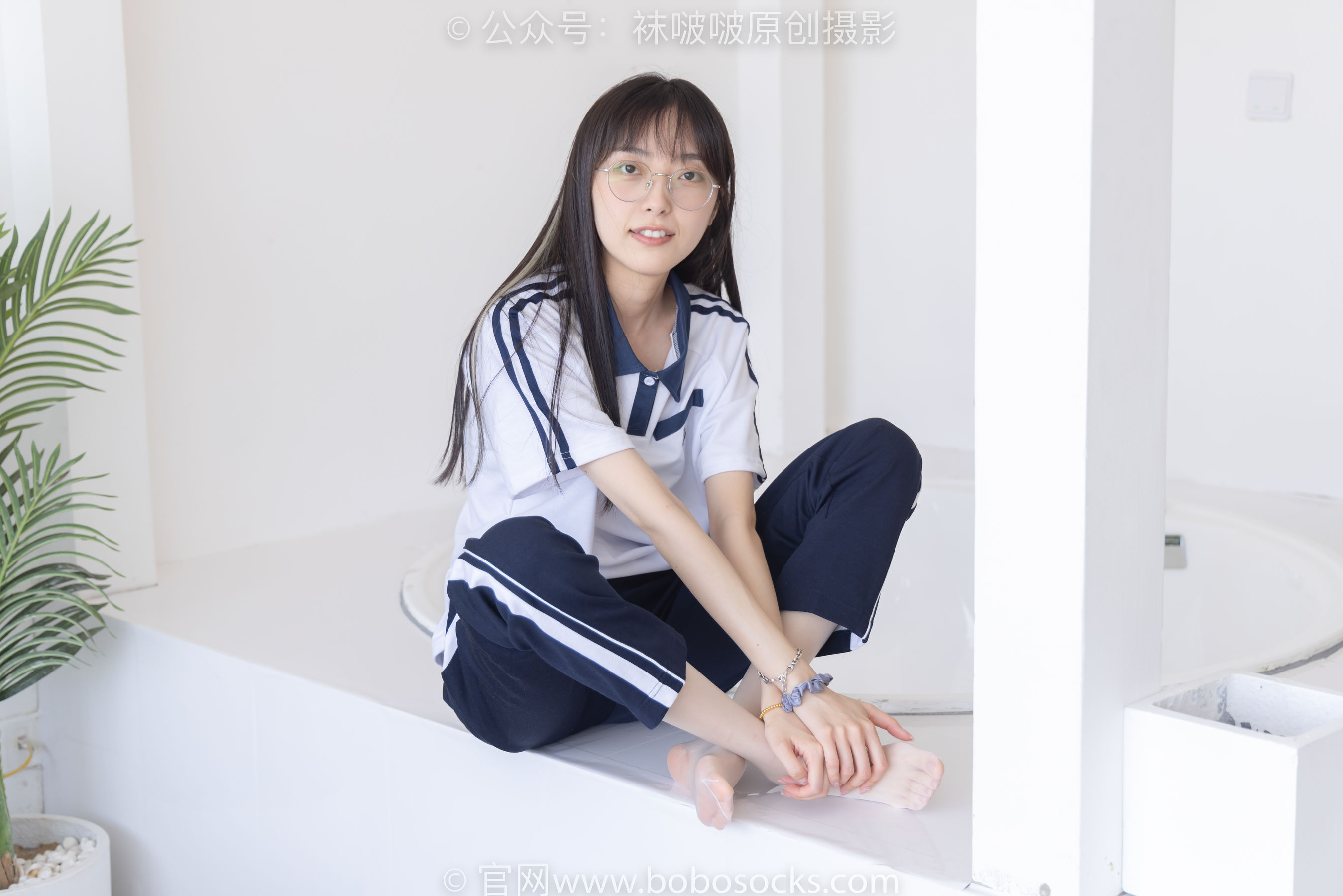 BoBoSocks袜啵啵 No.207 稚予 -aj板鞋、白棉袜、油亮白丝、校服裤里丝/(140P)