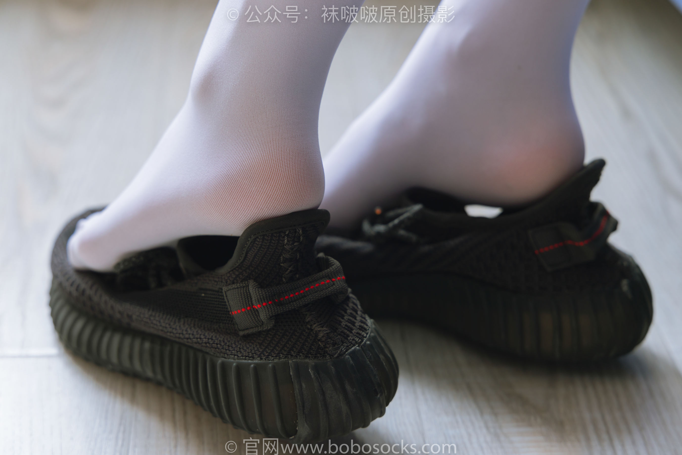 BoBoSocks袜啵啵 No.214 小沫 -黑色运动鞋、厚白丝/(142P)