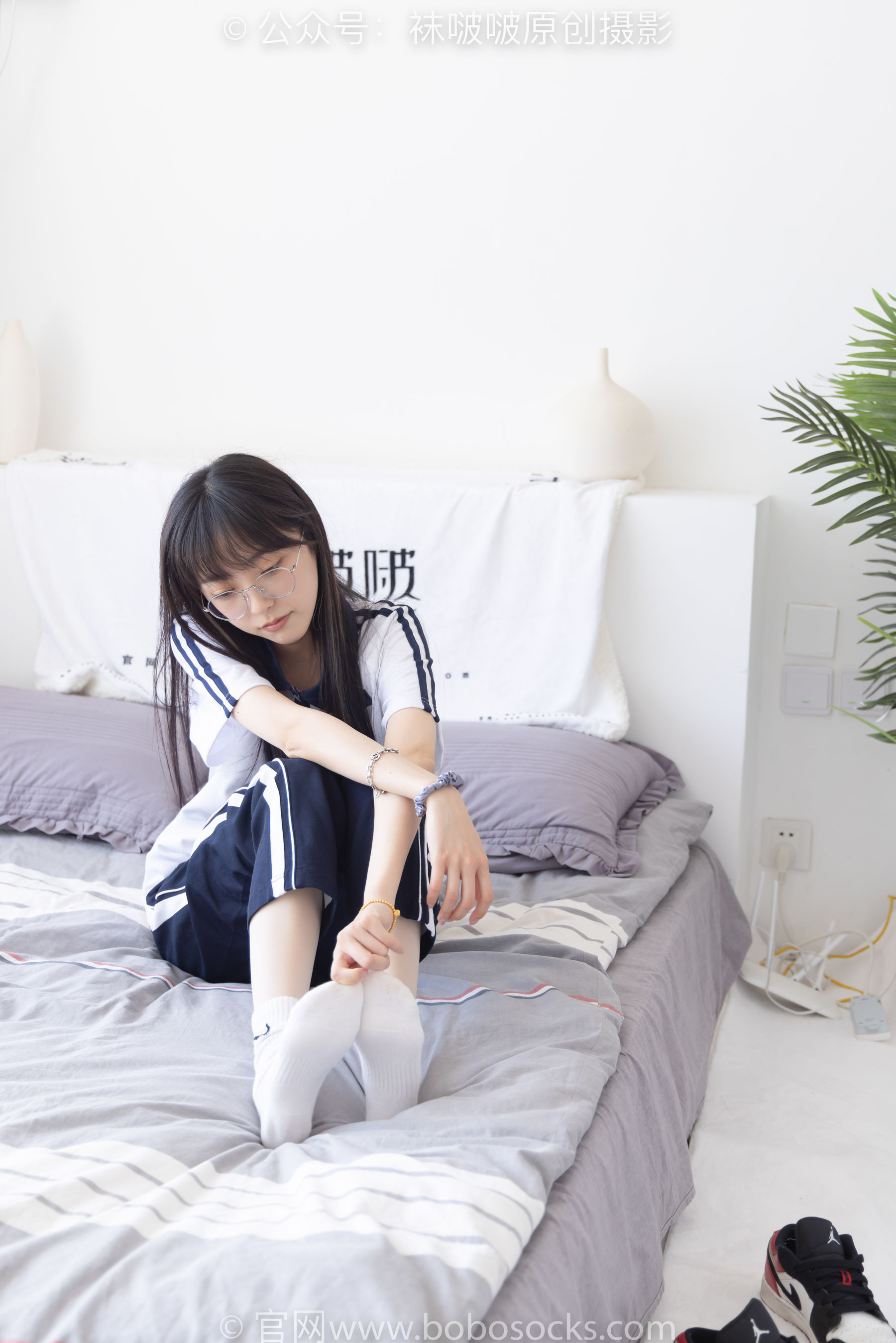 BoBoSocks袜啵啵 No.207 稚予 -aj板鞋、白棉袜、油亮白丝、校服裤里丝/(140P)