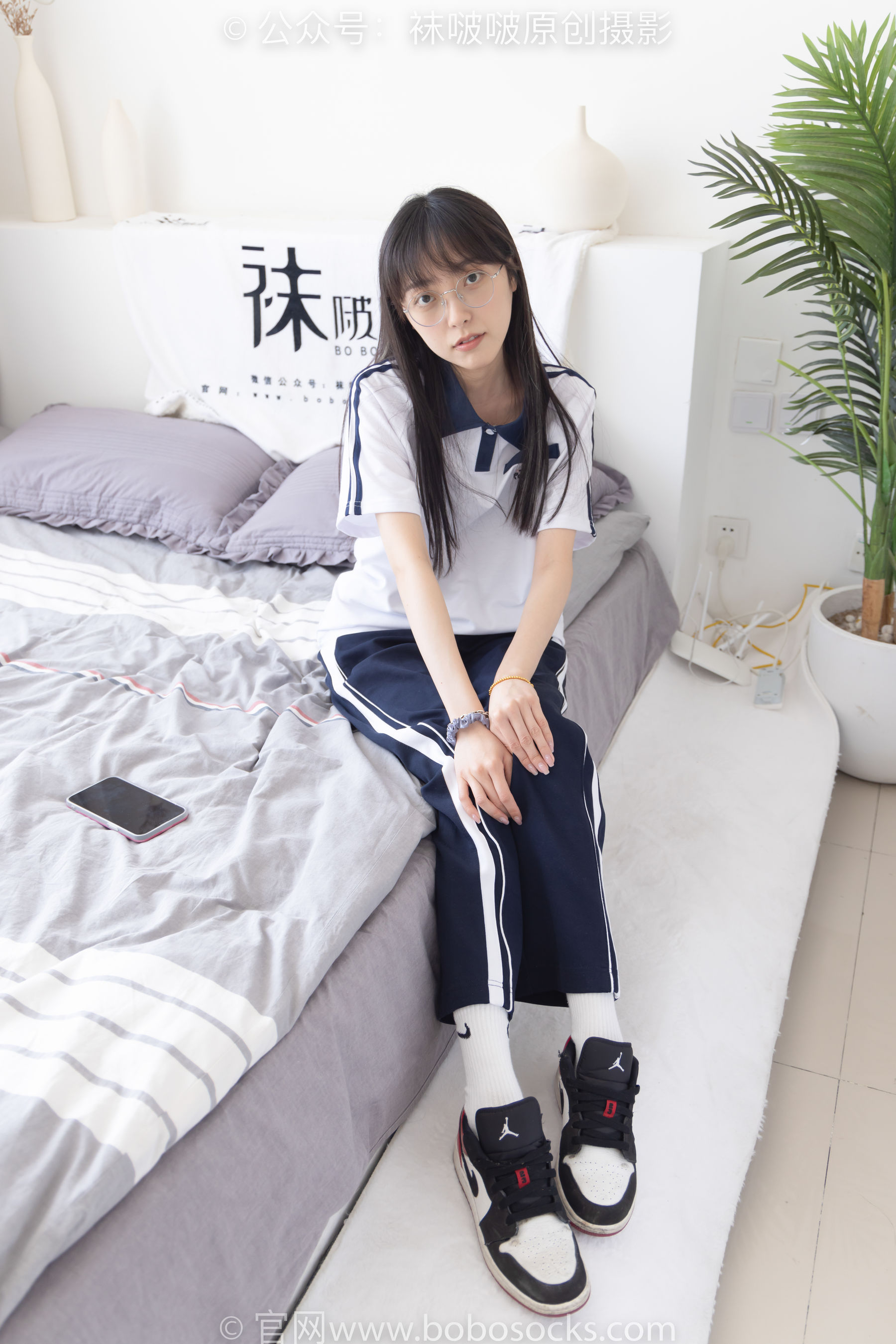 BoBoSocks袜啵啵 No.207 稚予 -aj板鞋、白棉袜、油亮白丝、校服裤里丝/(140P)