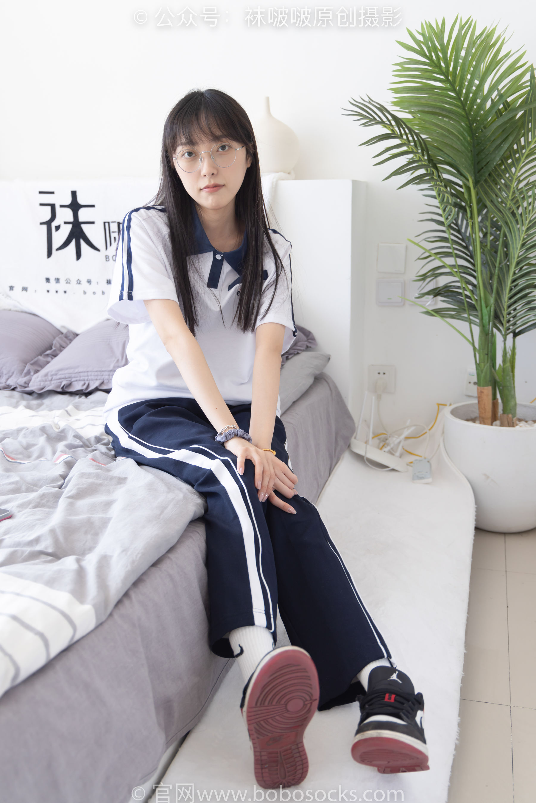 BoBoSocks袜啵啵 No.207 稚予 -aj板鞋、白棉袜、油亮白丝、校服裤里丝/(140P)