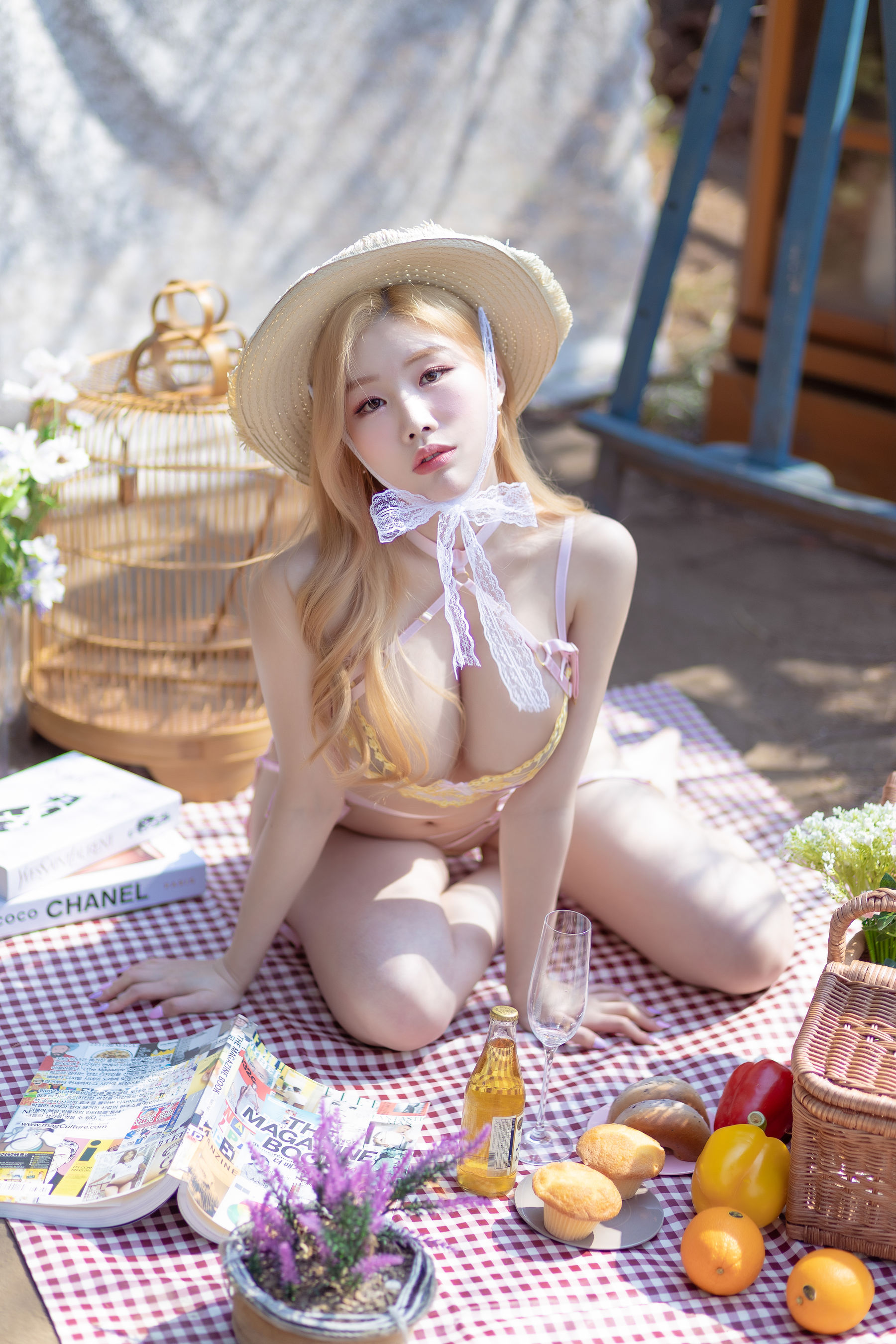 Yebin - Picnic With Love/(140P)