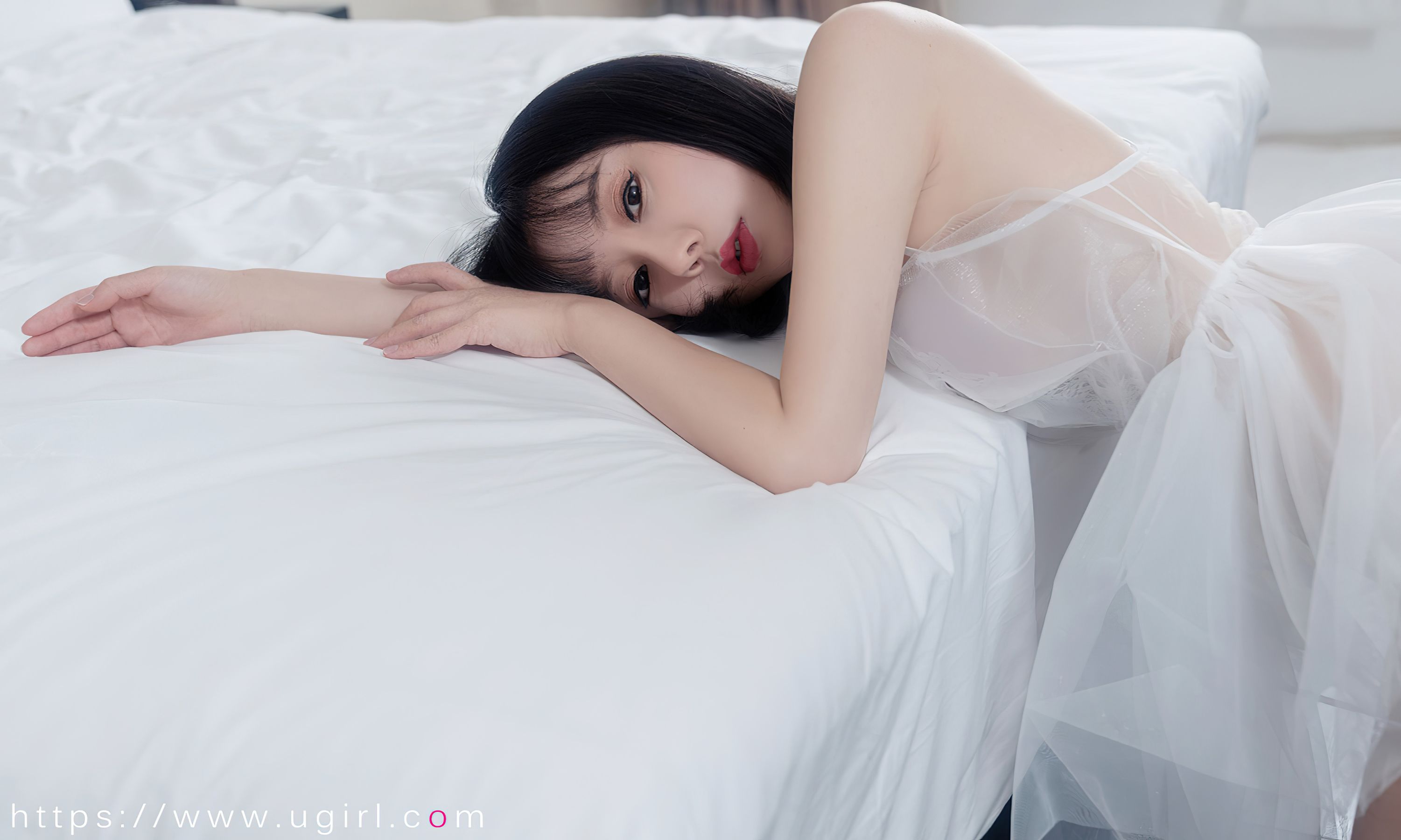 [Ugirls]爱尤物 No.2555 四月里的微风 夏瑶/(35P)