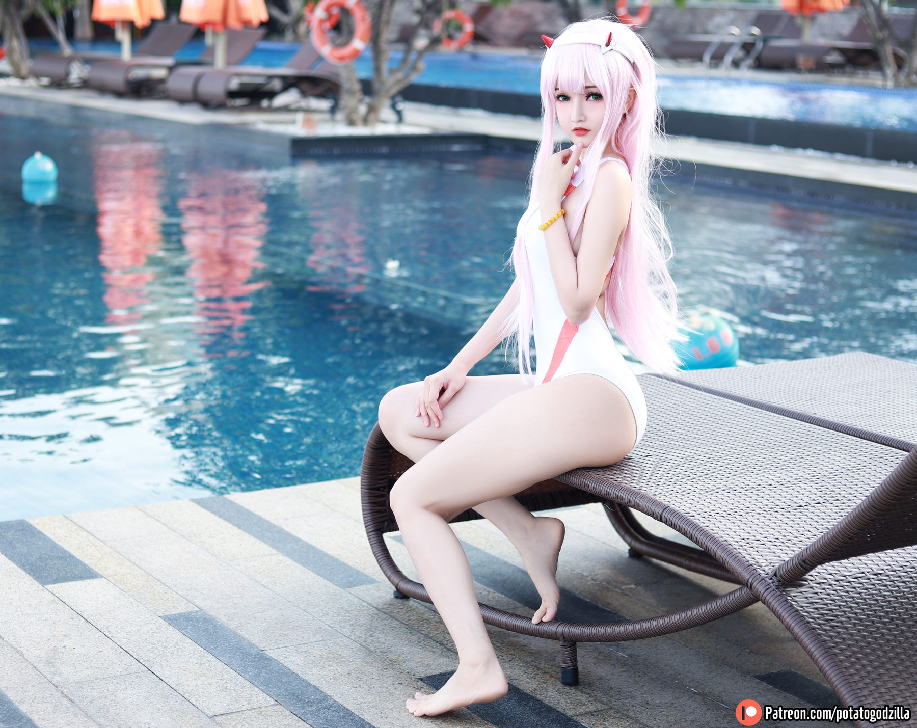 Coser小姐姐Potato Godzilla - Zero Two Swimsuit/(29P)