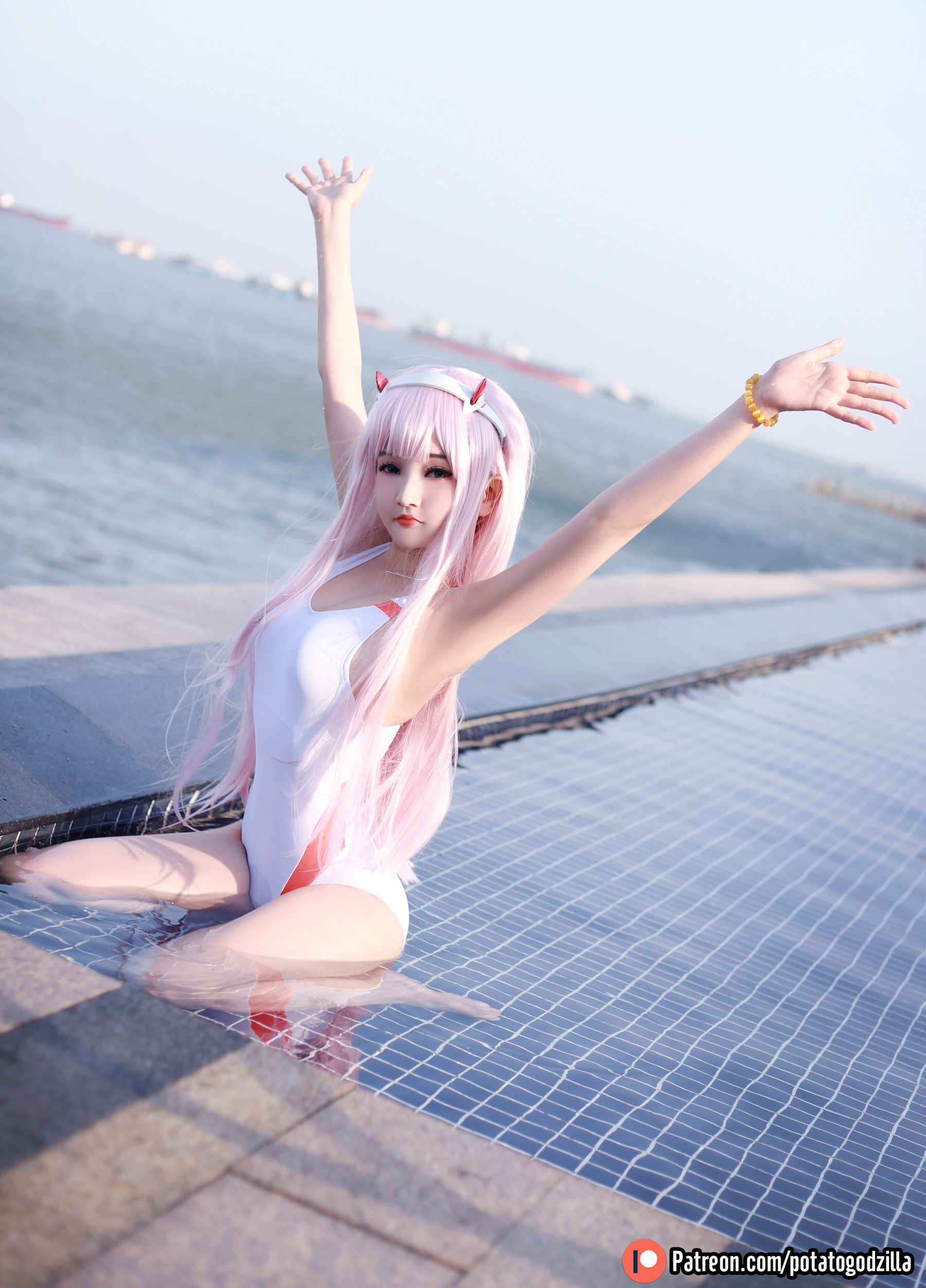 Coser小姐姐Potato Godzilla - Zero Two Swimsuit/(29P)