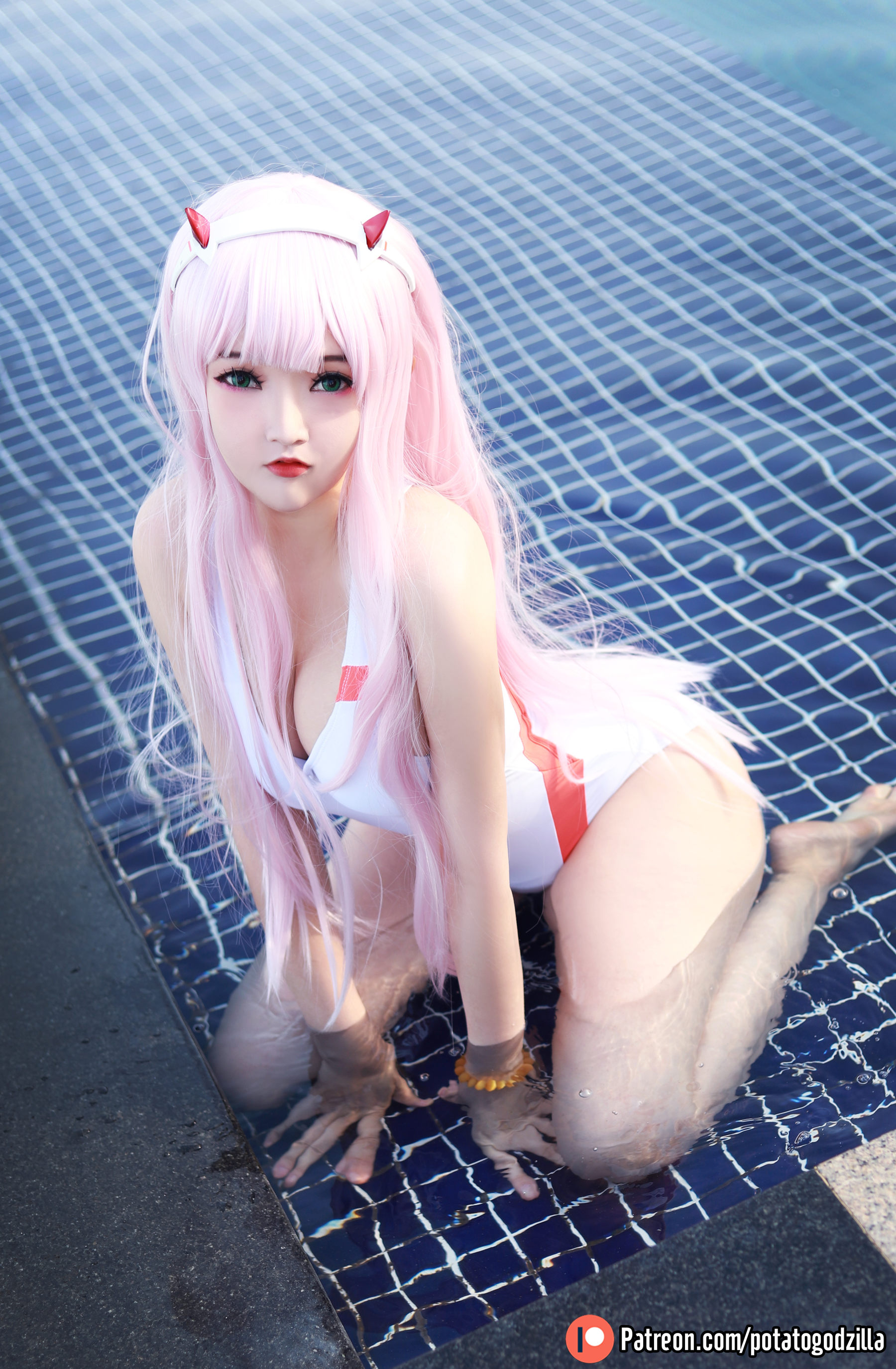 Coser小姐姐Potato Godzilla - Zero Two Swimsuit/(29P)