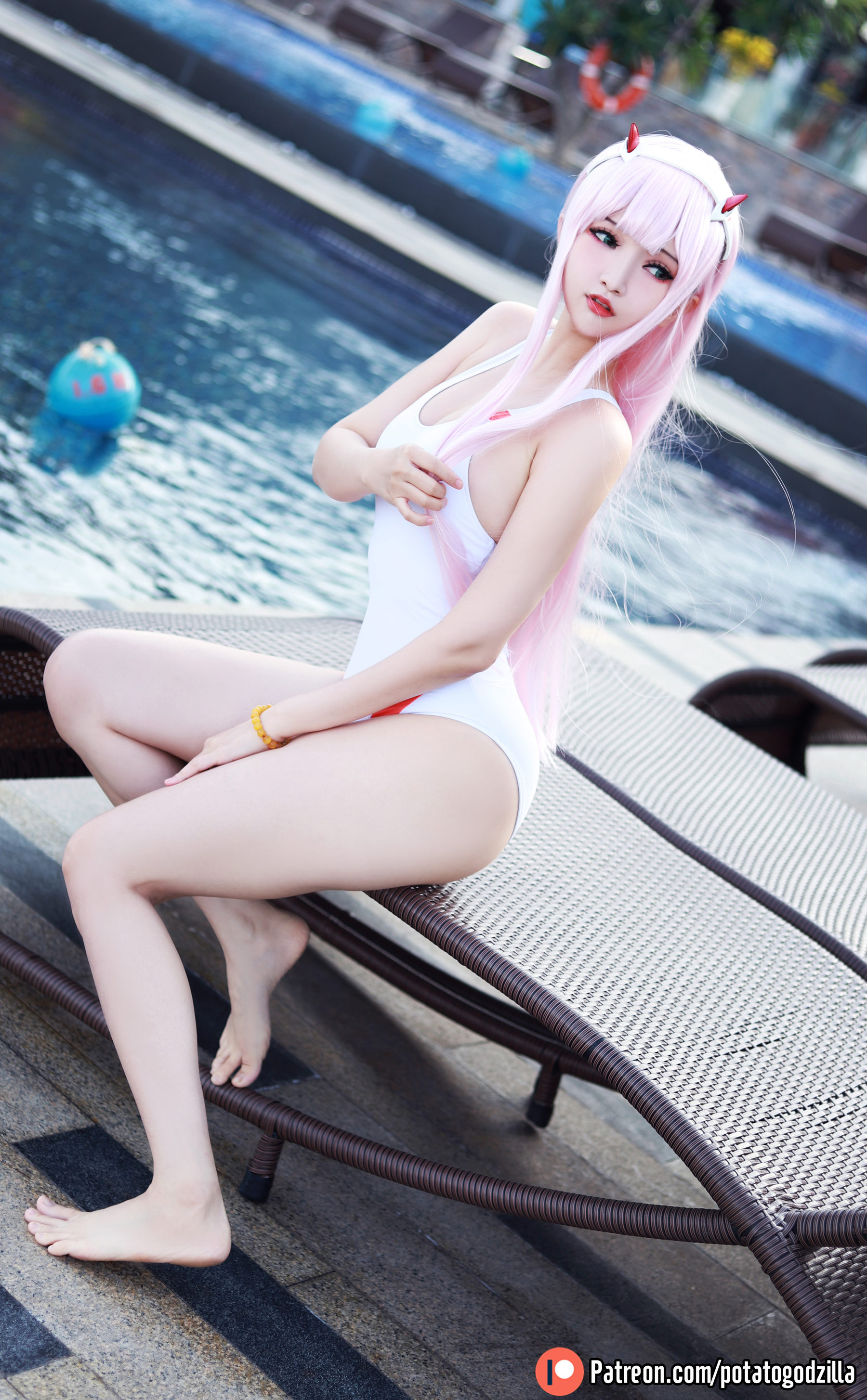 Coser小姐姐Potato Godzilla - Zero Two Swimsuit/(29P)