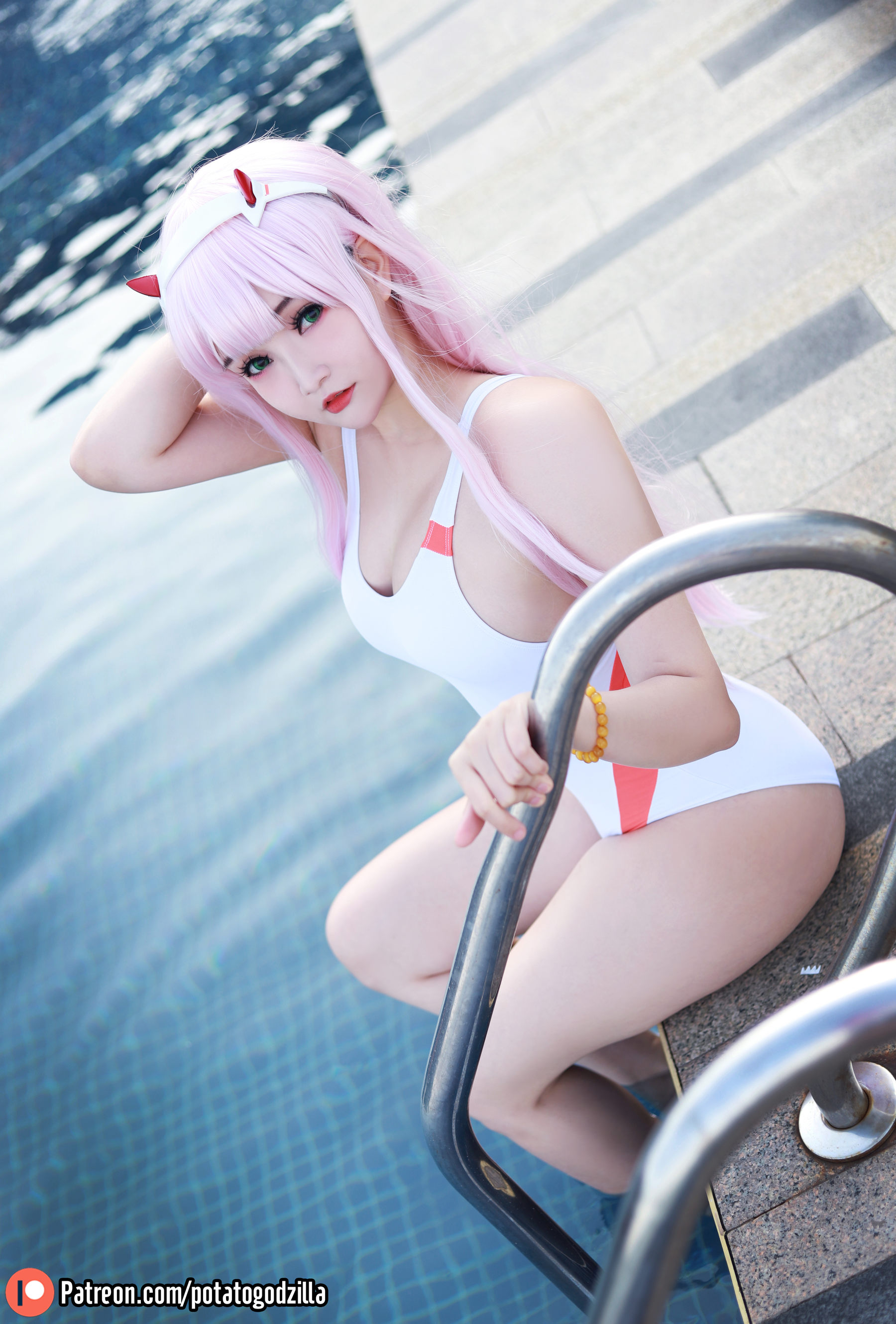 Coser小姐姐Potato Godzilla - Zero Two Swimsuit/(29P)