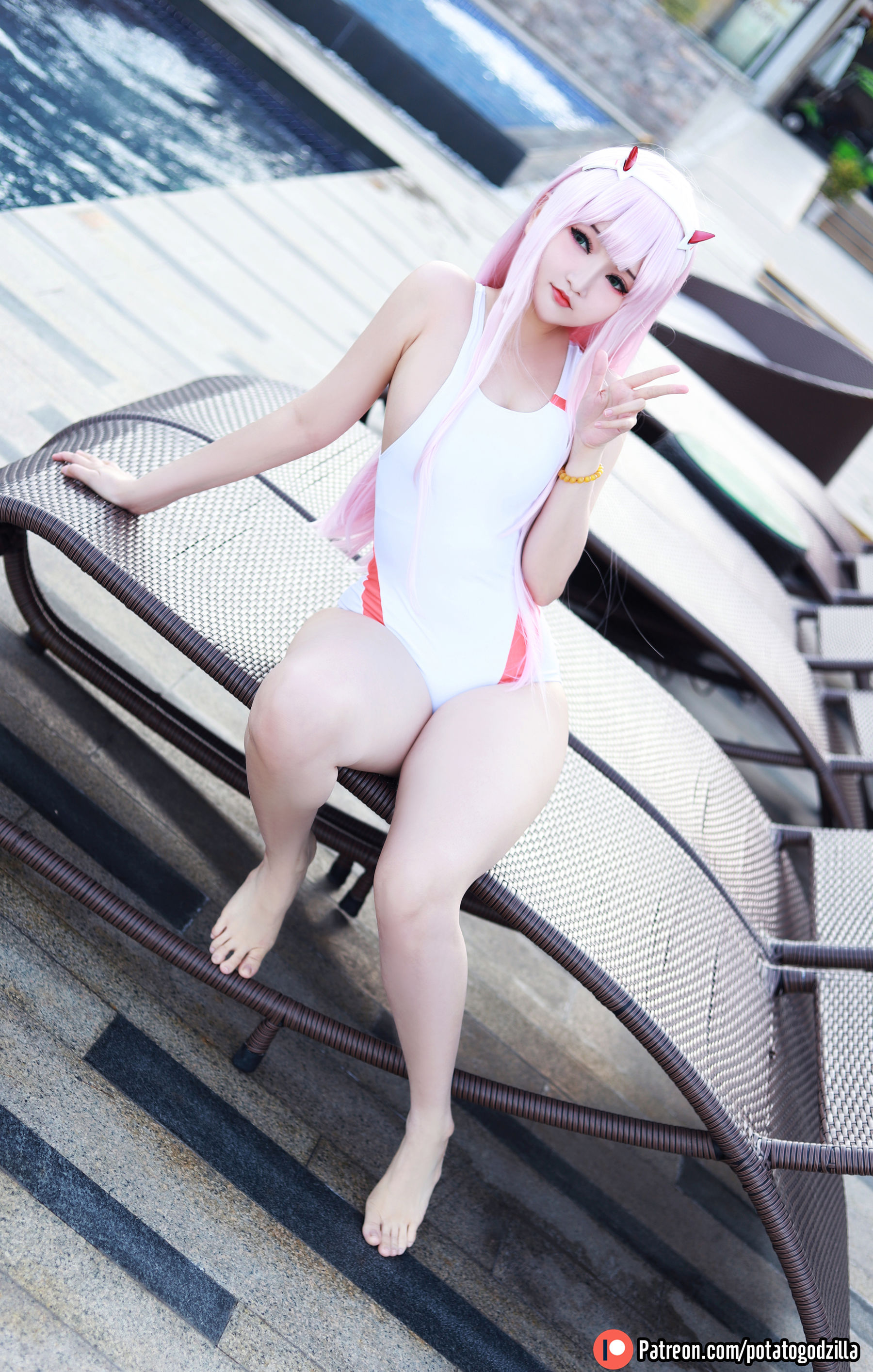 Coser小姐姐Potato Godzilla - Zero Two Swimsuit/(29P)