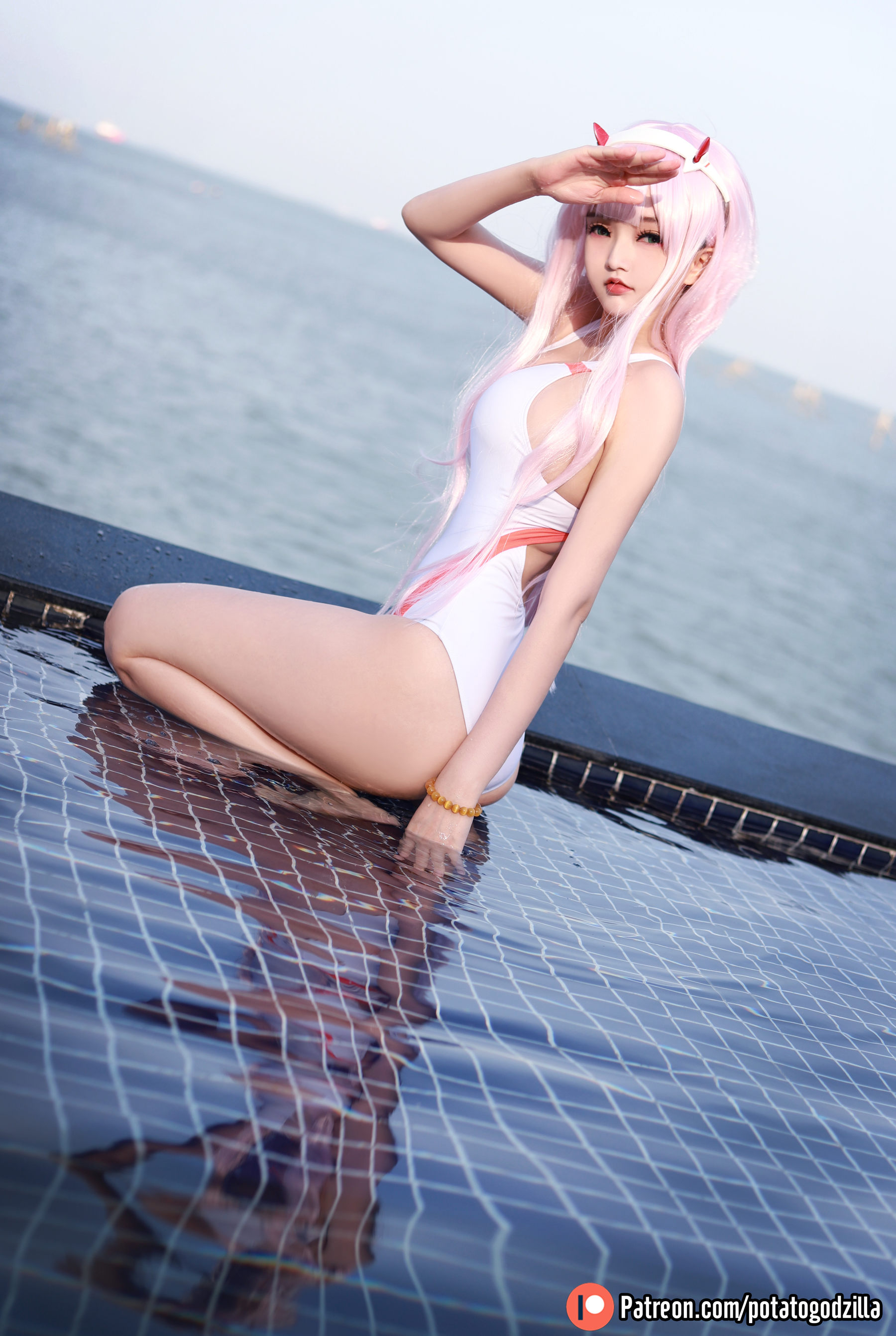 Coser小姐姐Potato Godzilla - Zero Two Swimsuit/(29P)