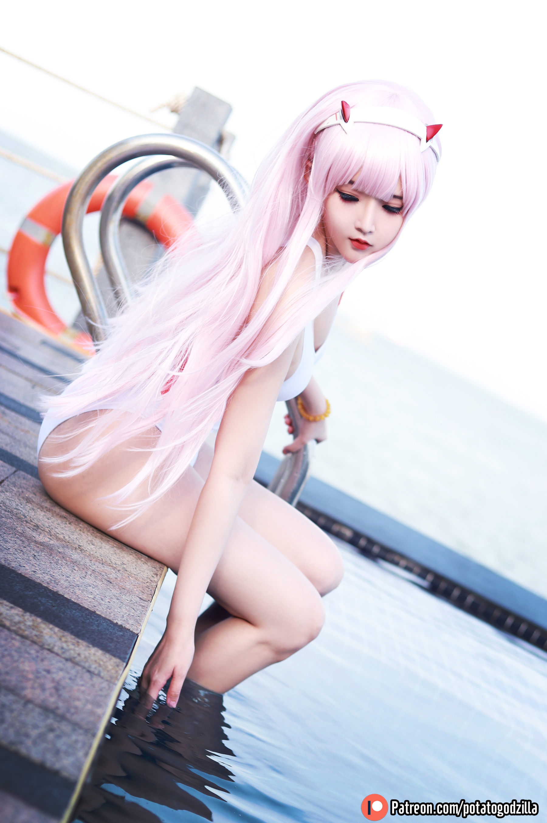 Coser小姐姐Potato Godzilla - Zero Two Swimsuit/(29P)