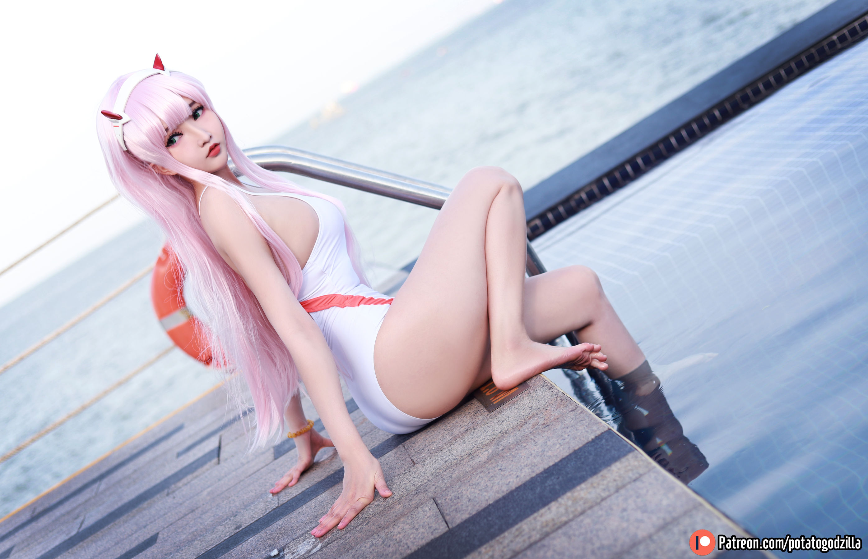 Coser小姐姐Potato Godzilla - Zero Two Swimsuit/(29P)