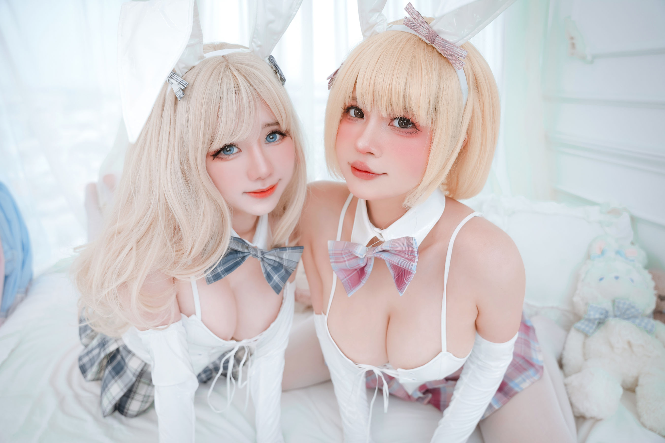 Azami & Sally Dorasnow - White Bunny Girl/(14P)