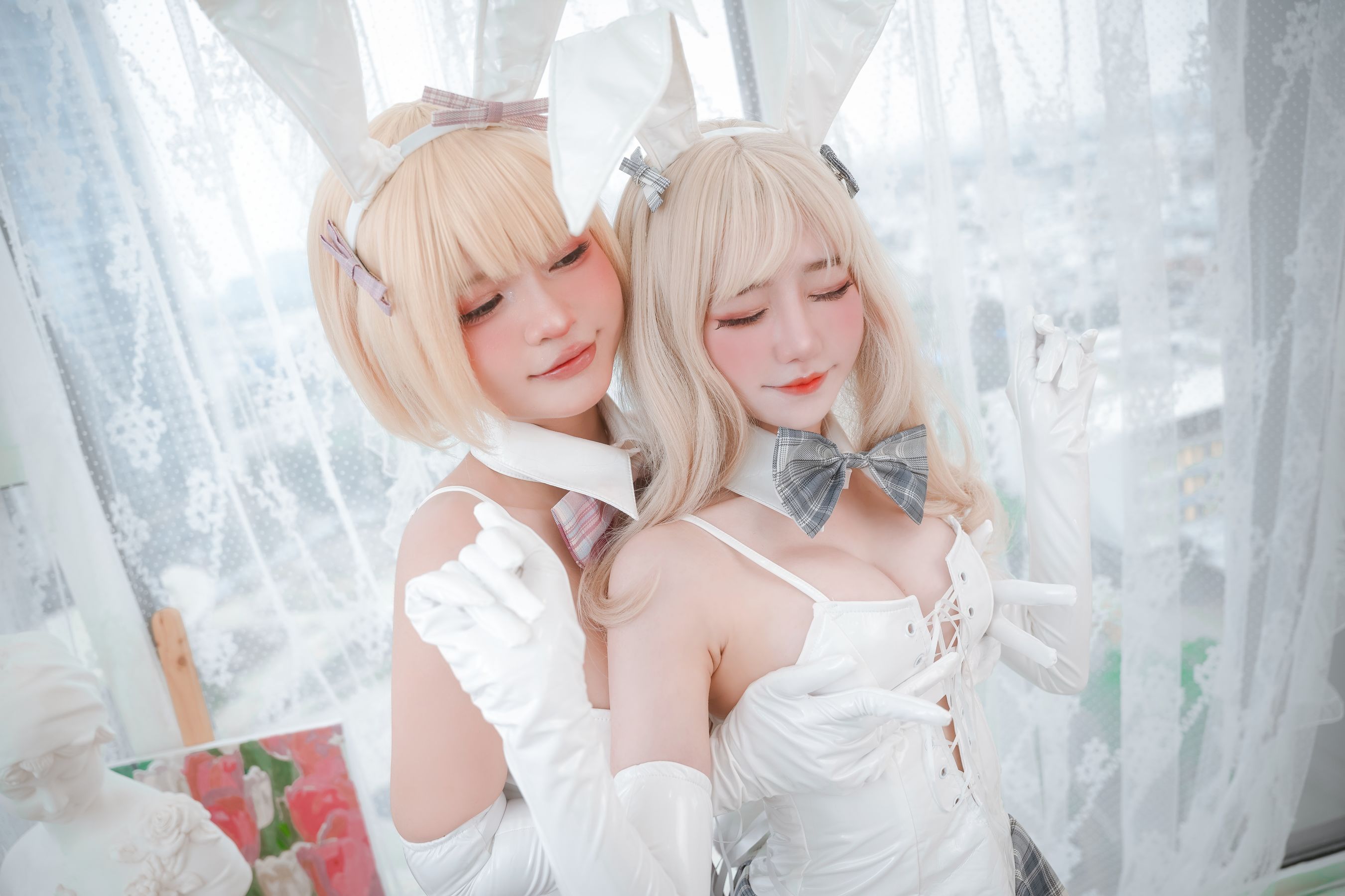 Azami & Sally Dorasnow - White Bunny Girl/(14P)