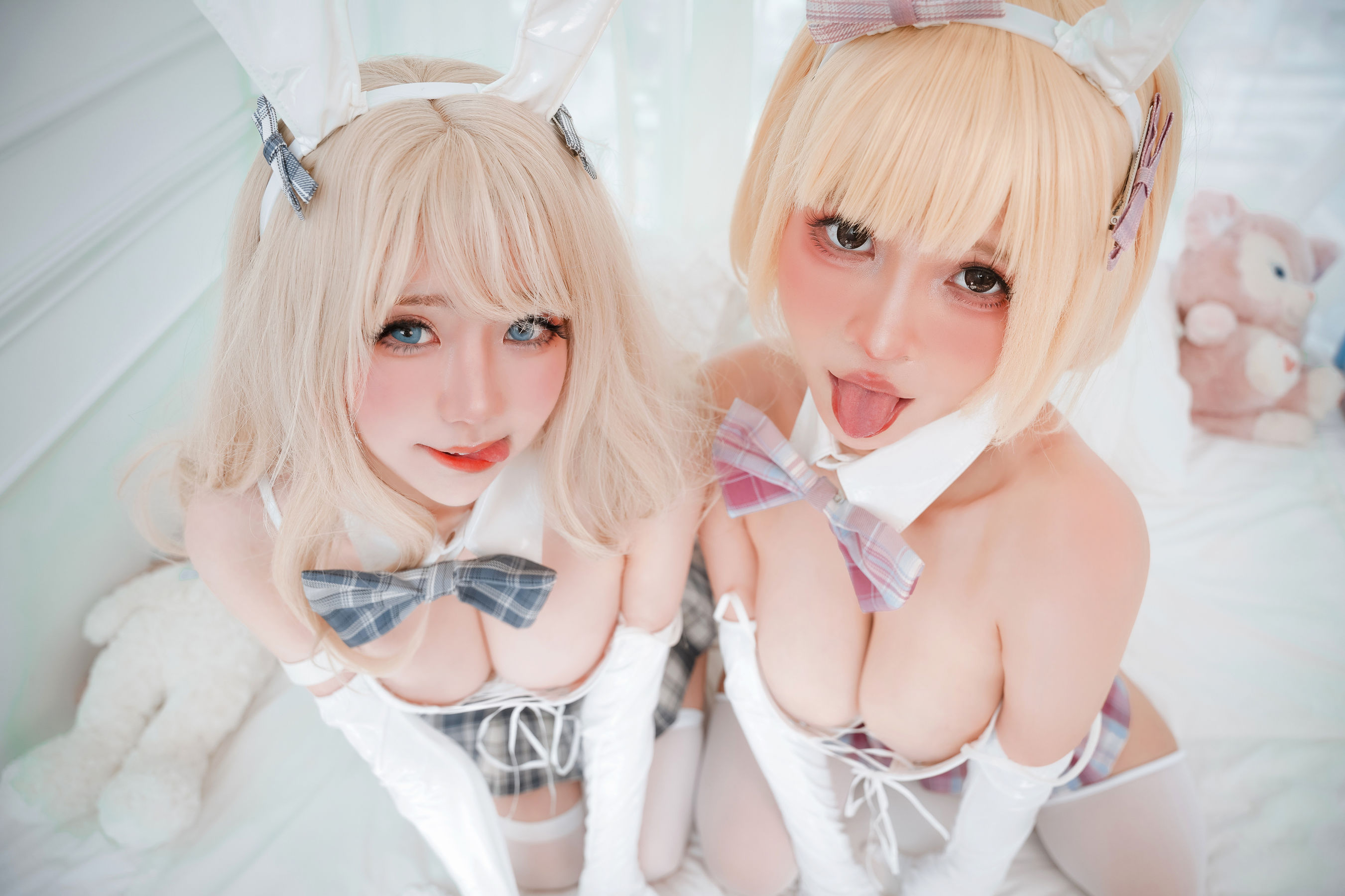 Azami & Sally Dorasnow - White Bunny Girl/(14P)