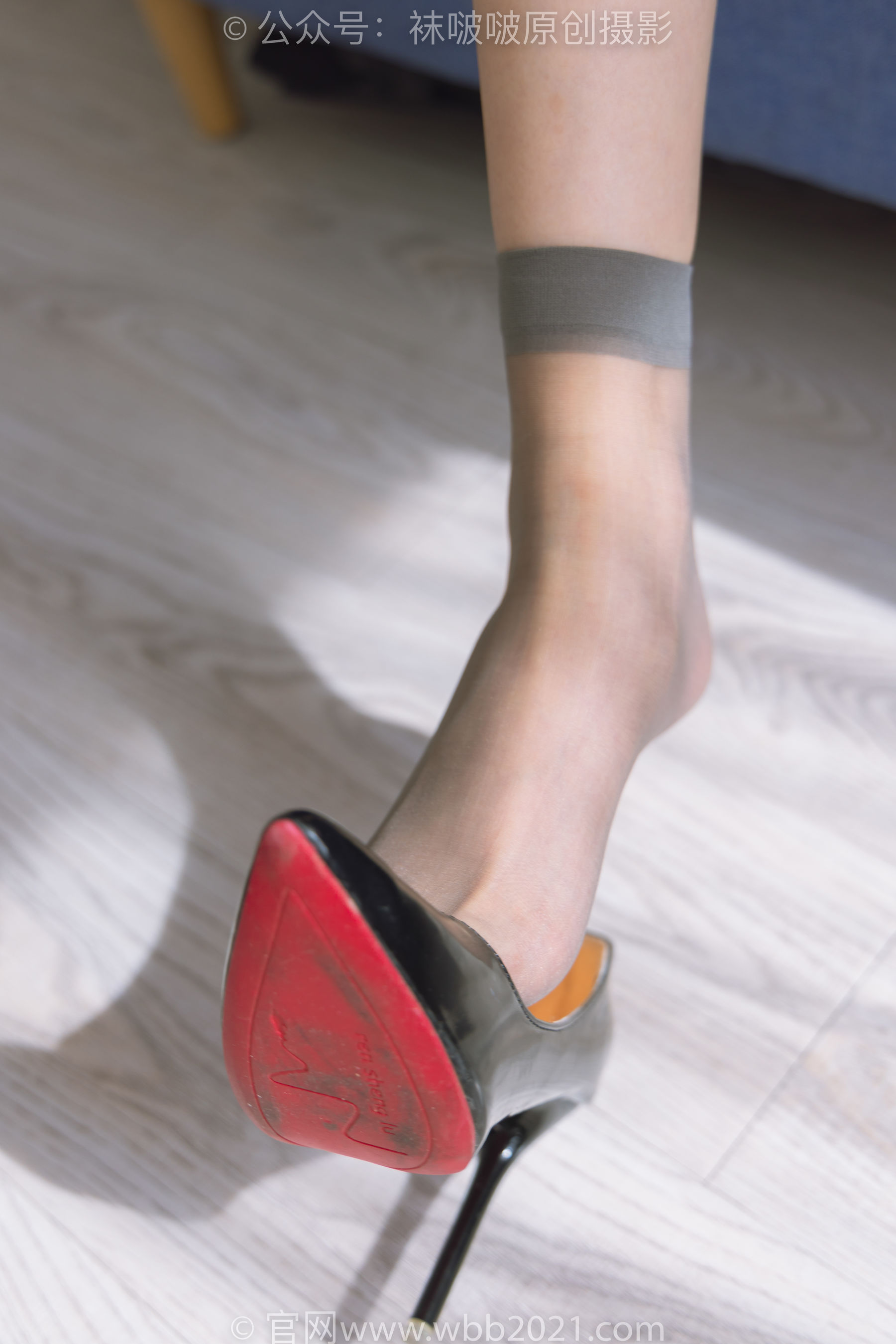BoBoSocks袜啵啵 No.245 小甜豆 -高跟鞋、短灰丝、半蹲镜头较多/(299P)