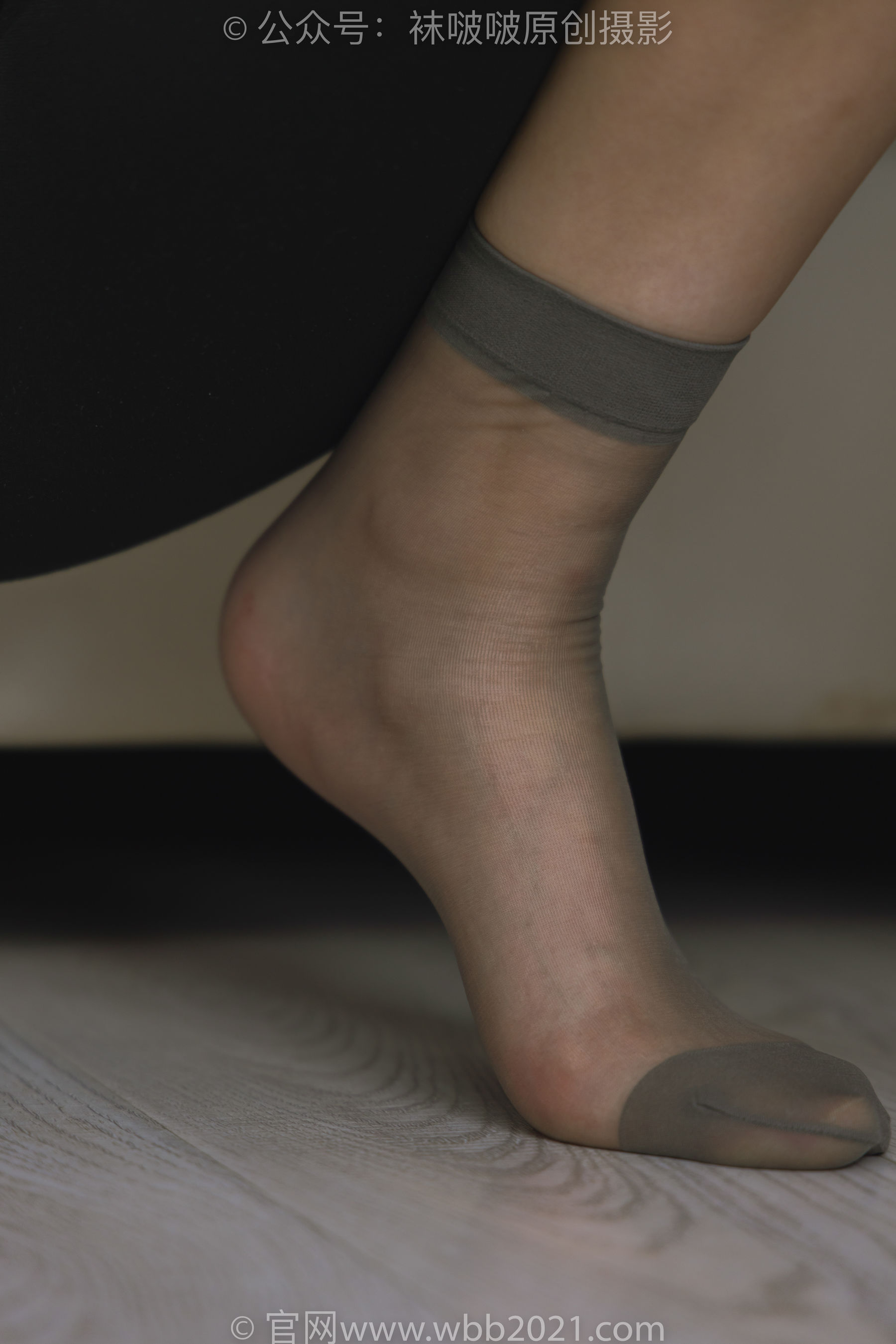 BoBoSocks袜啵啵 No.245 小甜豆 -高跟鞋、短灰丝、半蹲镜头较多/(299P)
