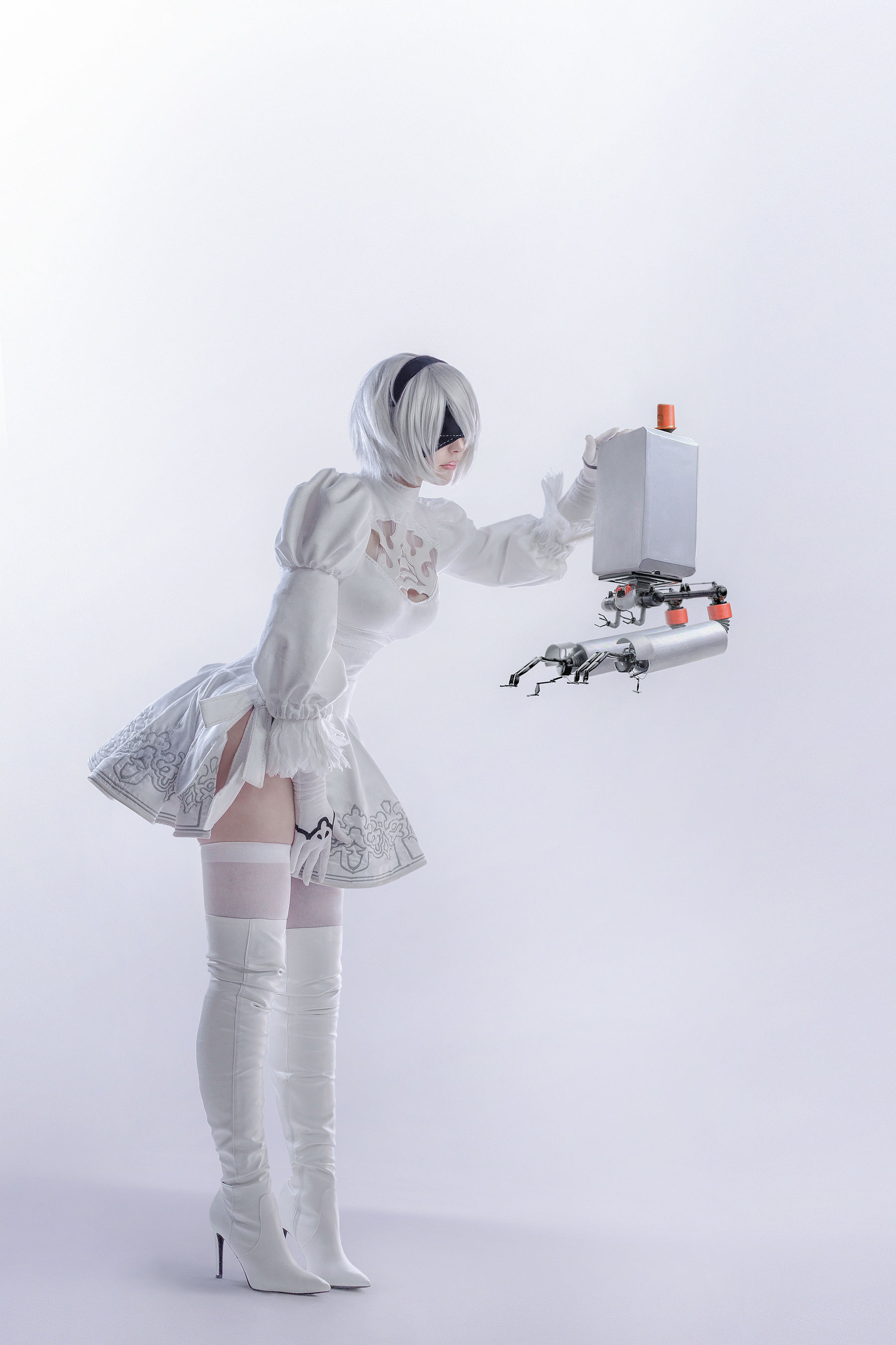 [COS福利] 国外美女SayaTheFox - 2B White Dress/(10P)