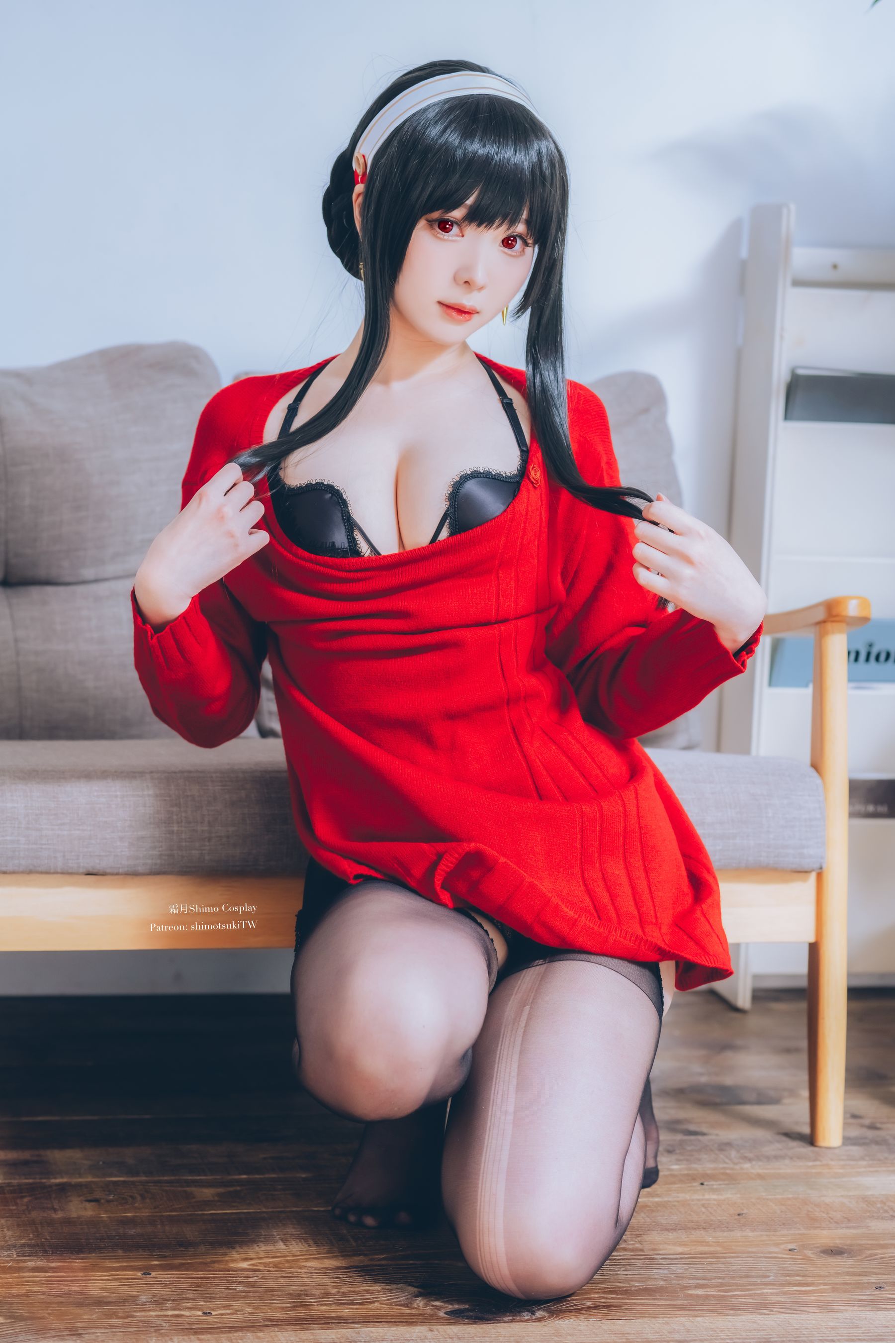 微博妹纸霜月shimo - Yor Forger  Red Sweater/(14P)