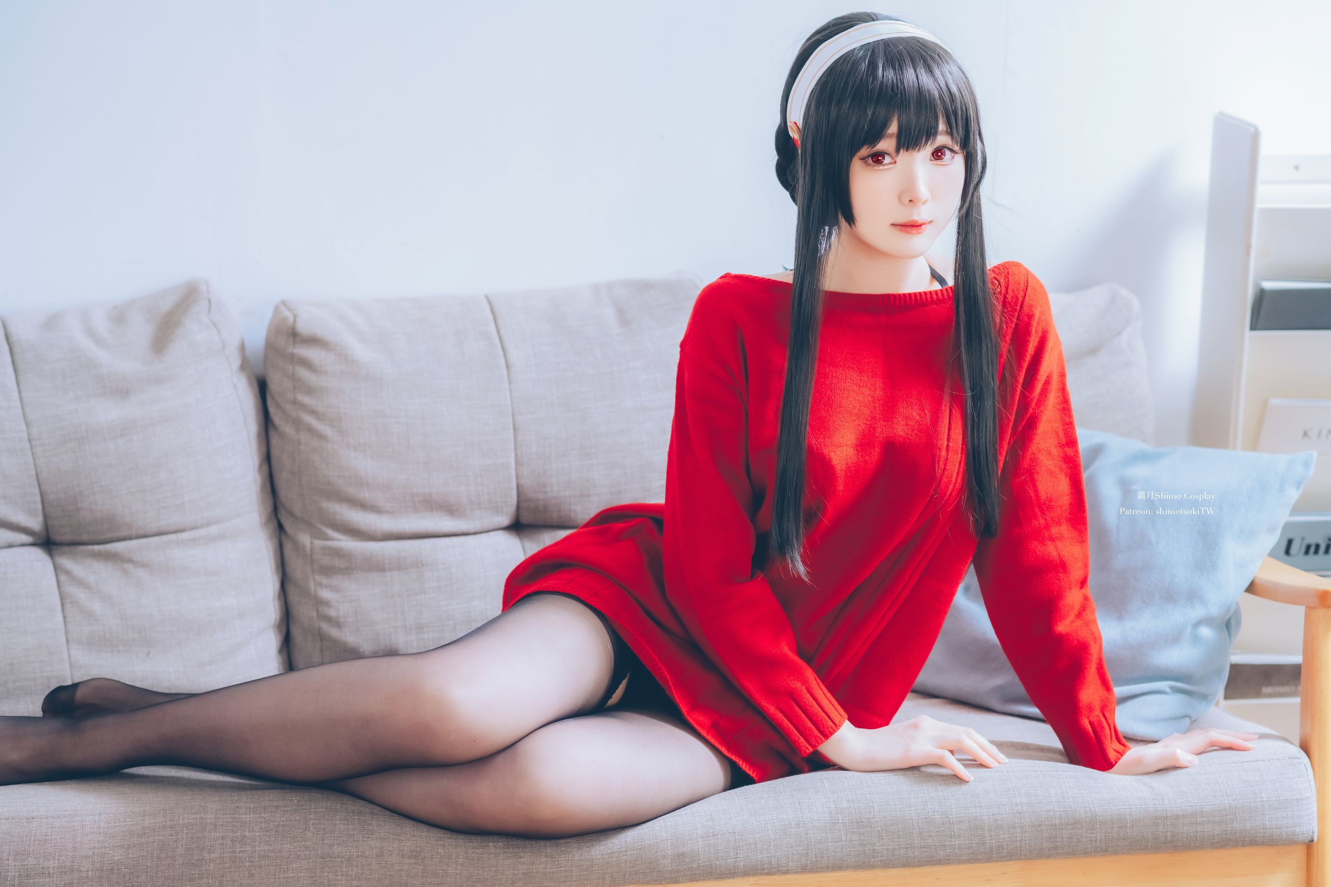 微博妹纸霜月shimo - Yor Forger  Red Sweater/(14P)