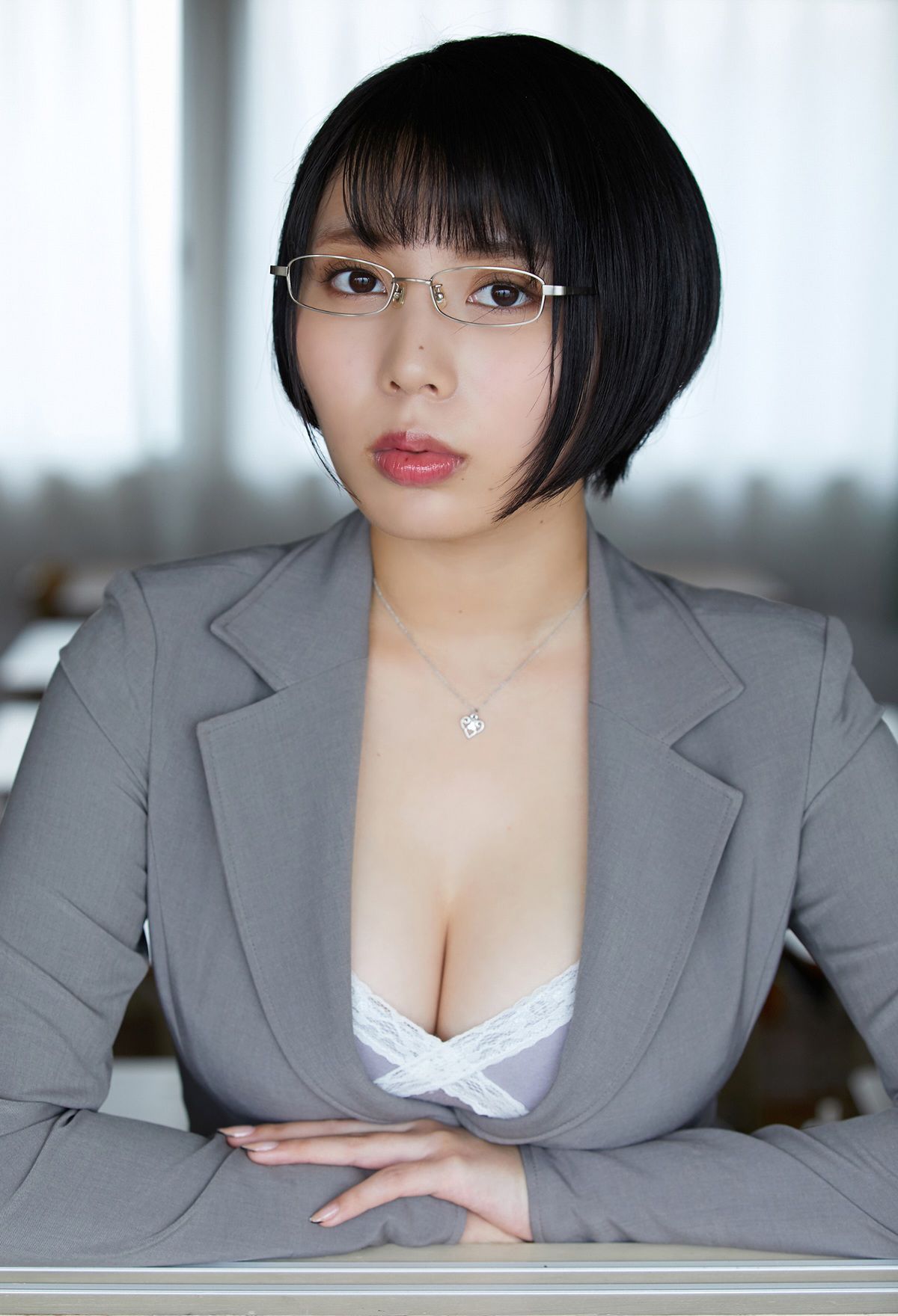 Kaoru Yasui 安位薫 - Homeroom teacher Yasui 担任の安位先生/(47P)