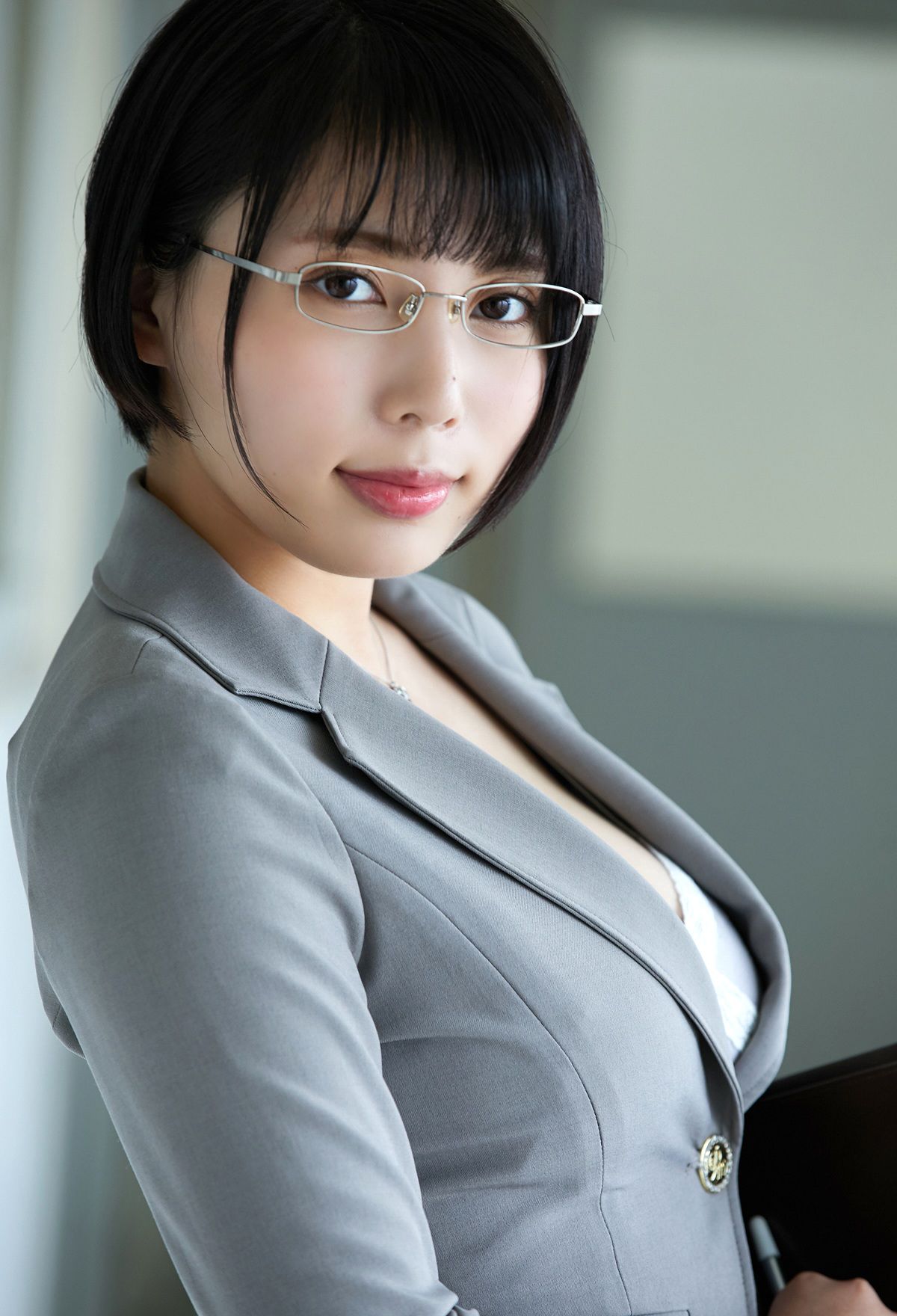 Kaoru Yasui 安位薫 - Homeroom teacher Yasui 担任の安位先生/(47P)