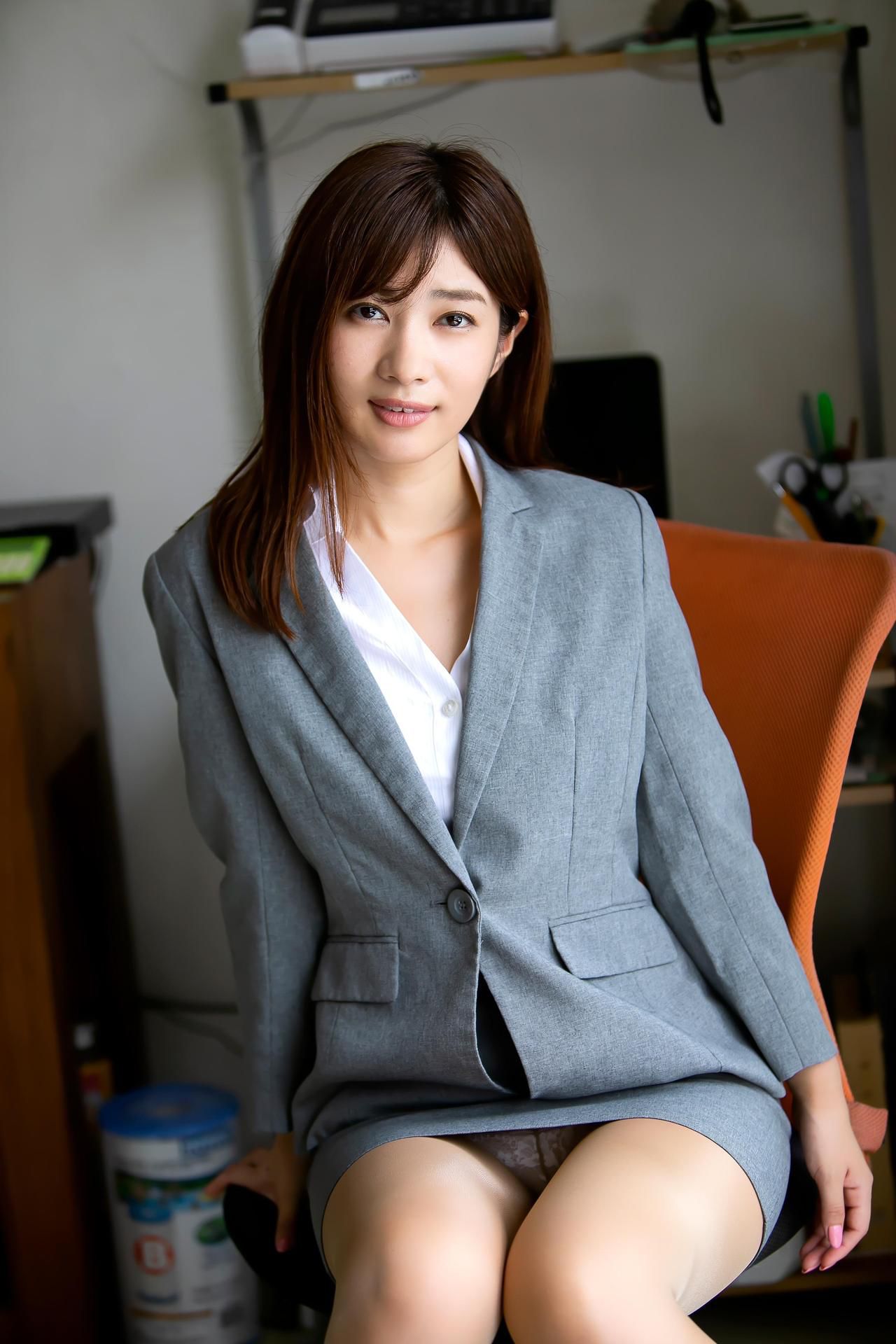 Mai Ishioka 石岡真衣 - MAI Styles Angel in a suit スーツを着た天使/(180P)