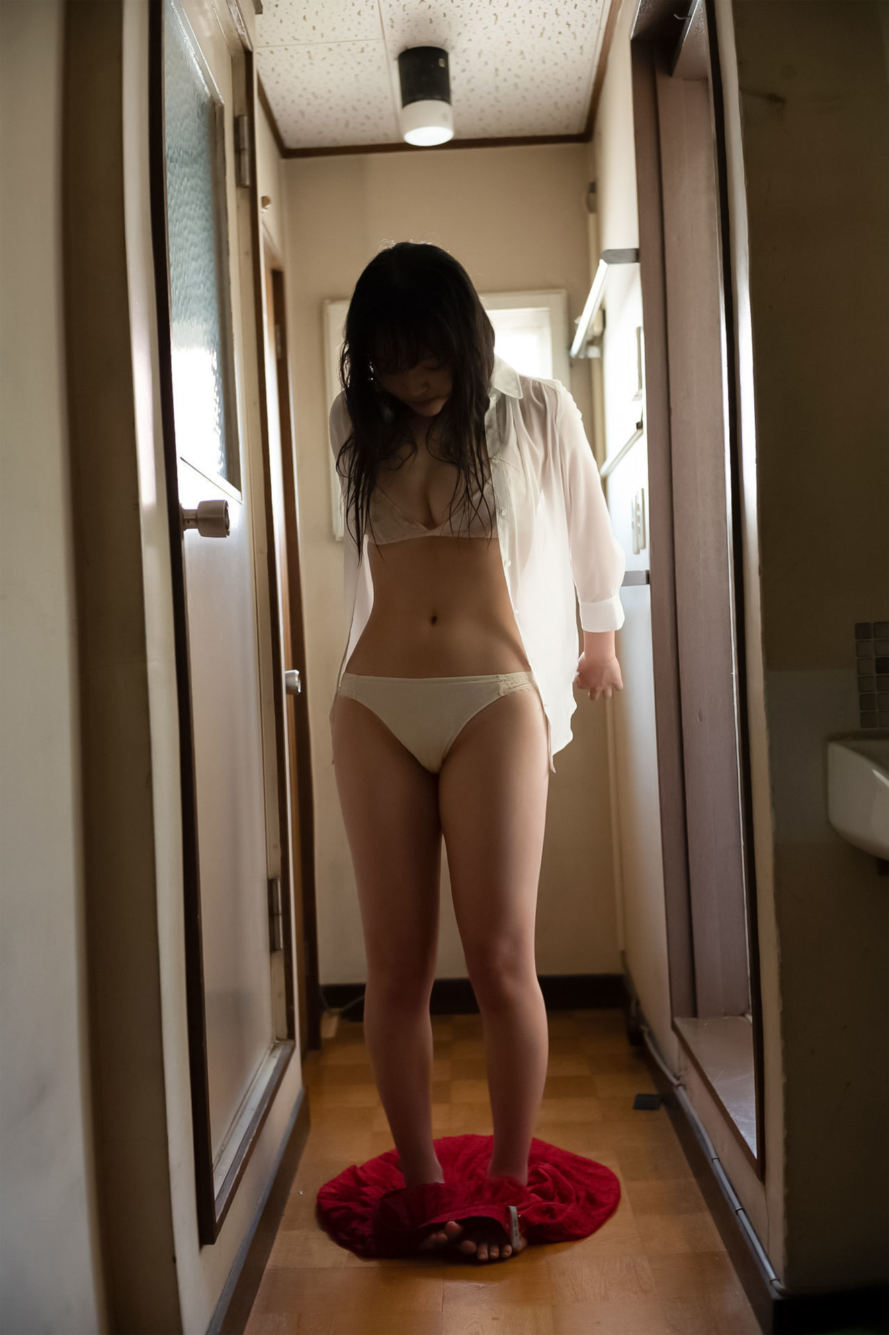 Suzuka Sayama 佐山すずか - 夕立に濡れたカラダ/(105P)
