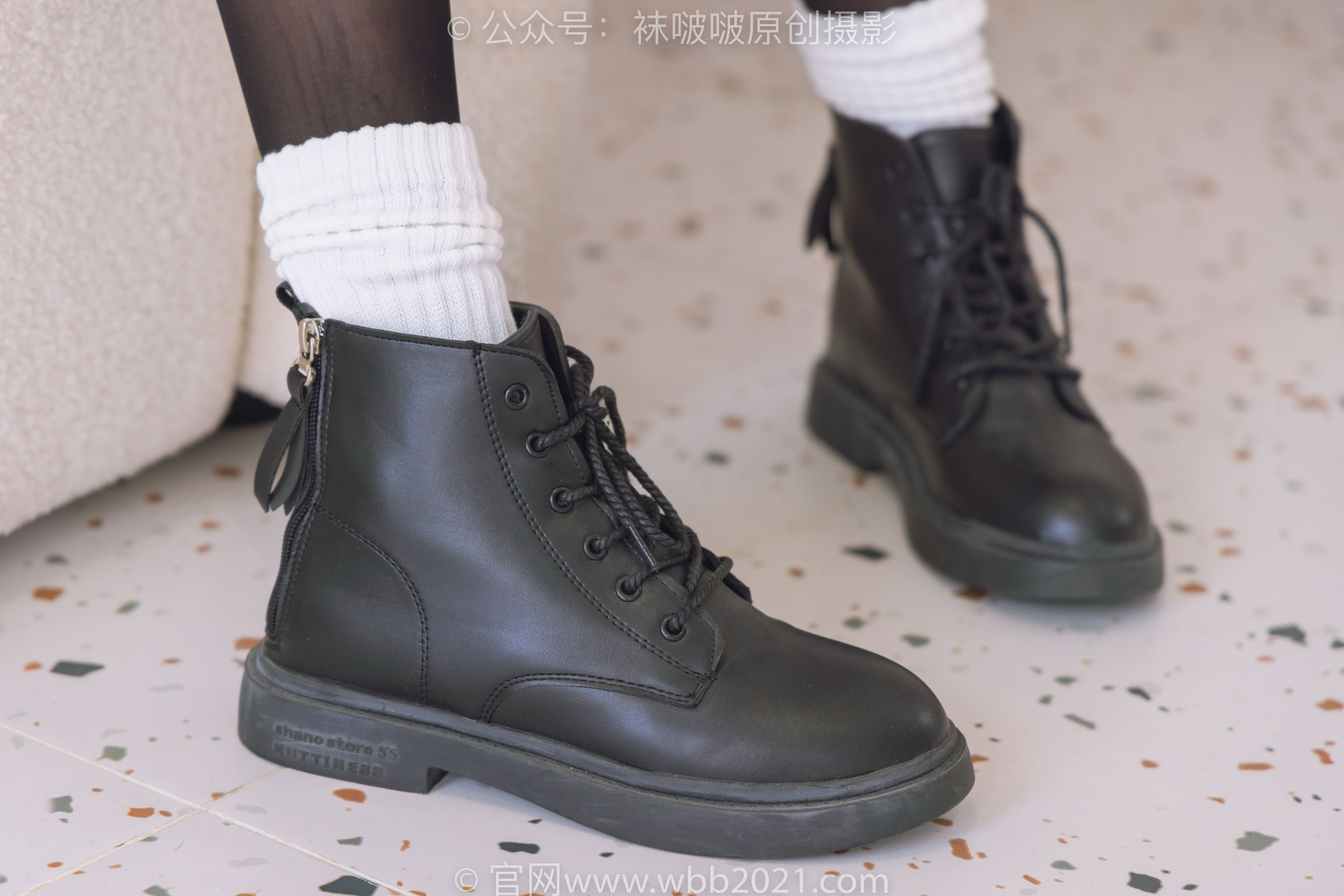 BoBoSocks袜啵啵 No.284 小甜豆 - 短靴、皮鞋、两双白棉袜、油亮黑丝、爱心印花白丝/(150P)