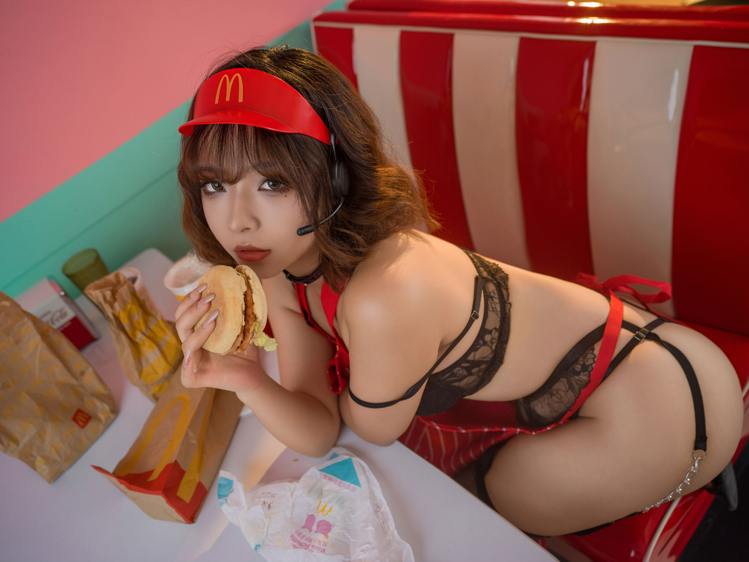 yuuhui玉汇 - 麦当劳的女服务员 - 1/(90P)