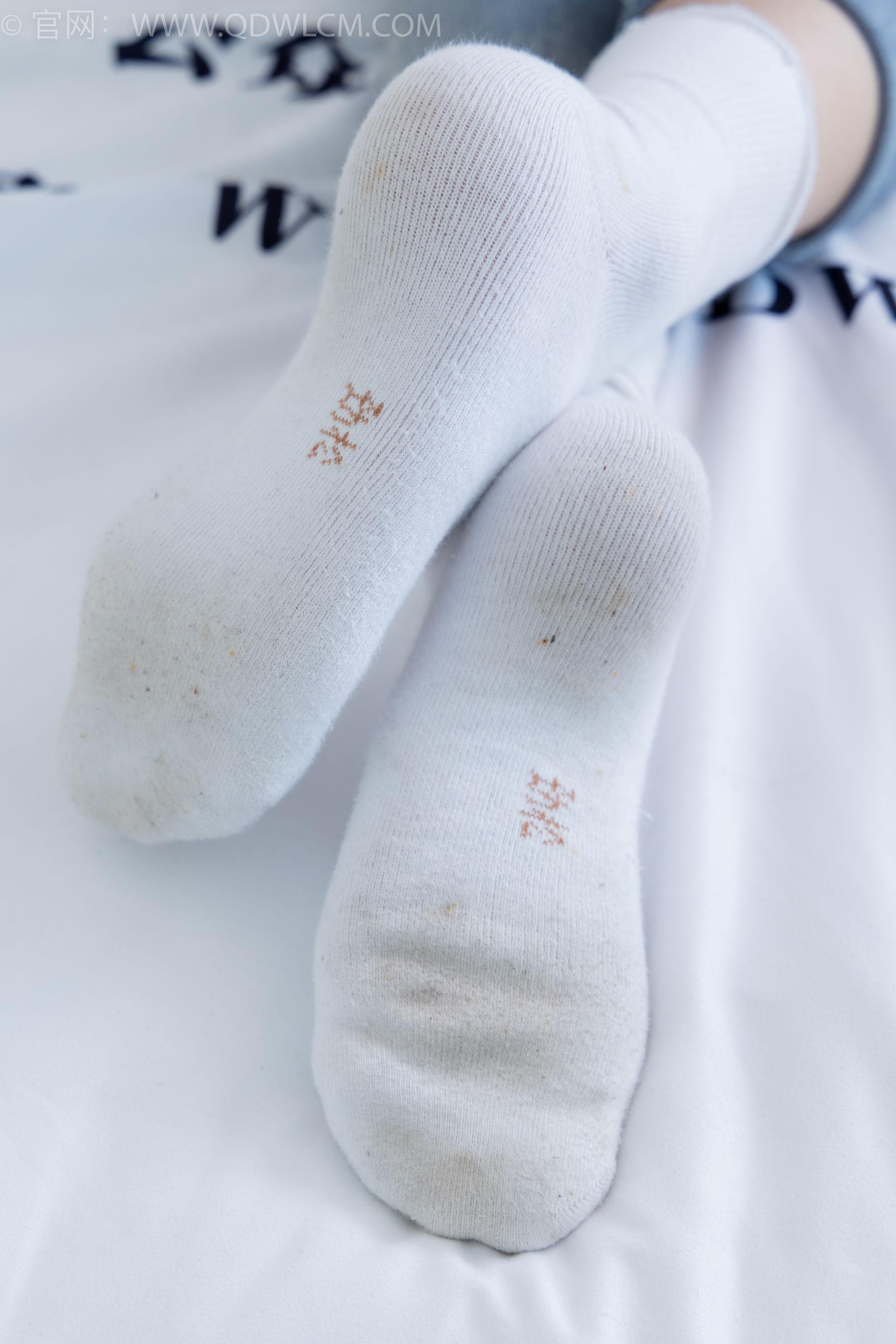 物恋传媒 No.1783 绒绒 -运动鞋、自然穿脏白棉袜/(160P)