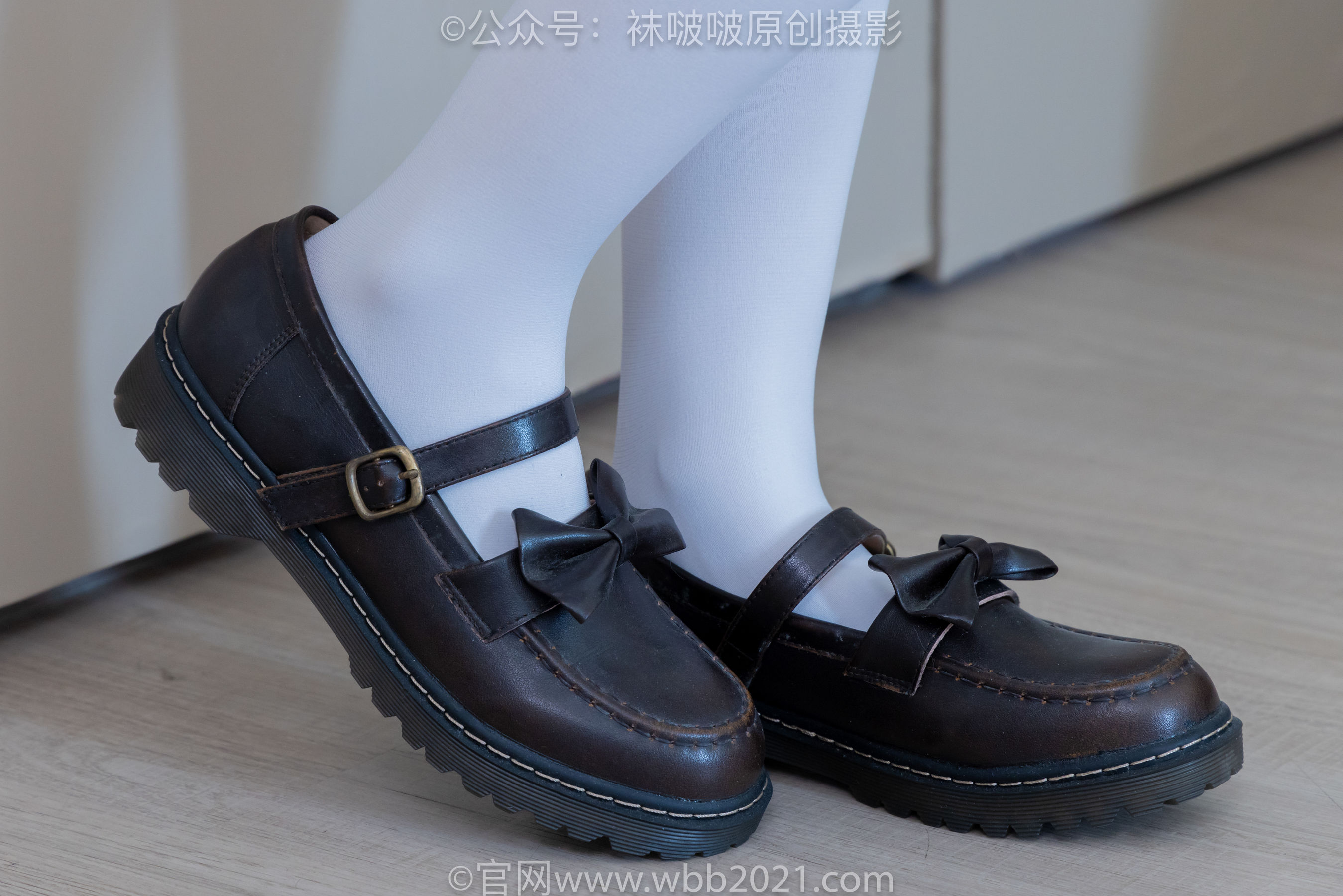 BoBoSocks袜啵啵 No.325 甜甜圈 -皮鞋、厚白丝/(145P)