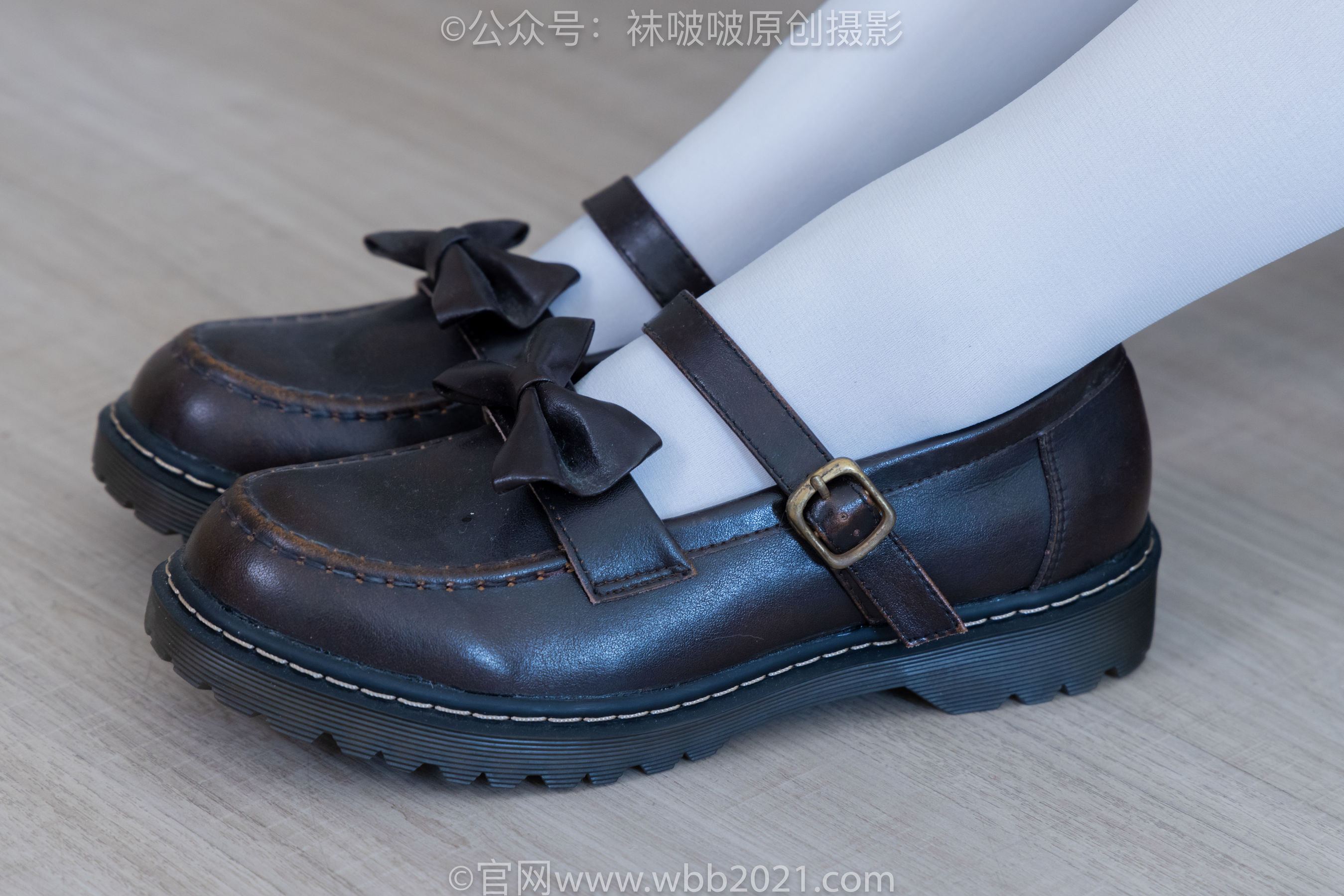 BoBoSocks袜啵啵 No.325 甜甜圈 -皮鞋、厚白丝/(145P)
