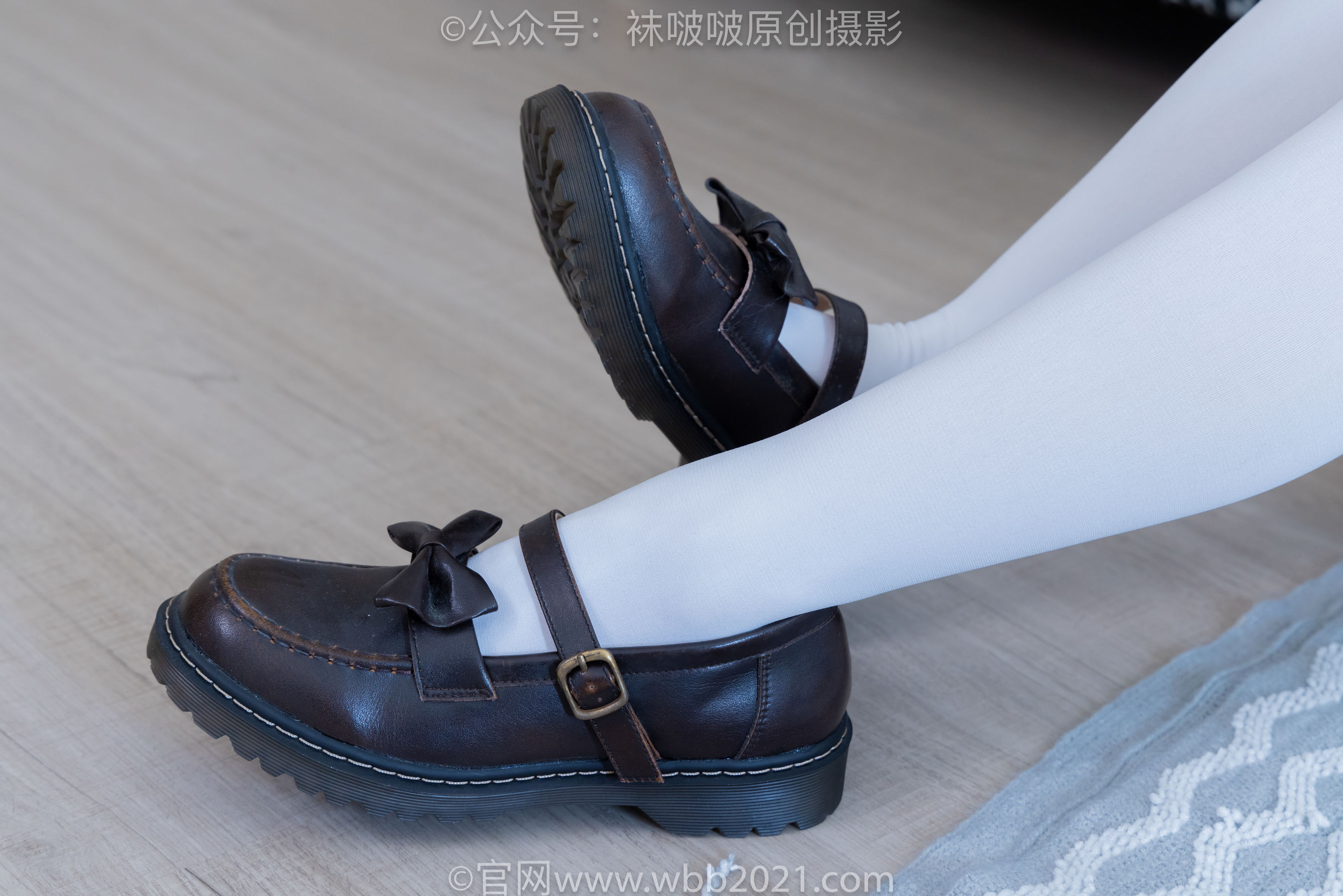 BoBoSocks袜啵啵 No.325 甜甜圈 -皮鞋、厚白丝/(145P)