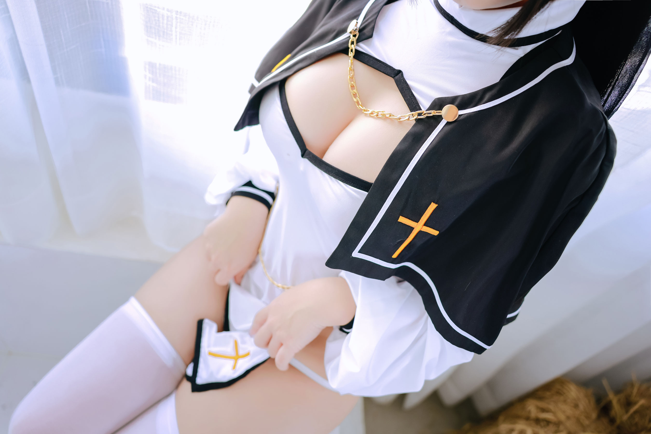 Cosplay 日奈娇 - 圣洁修女/(110P)